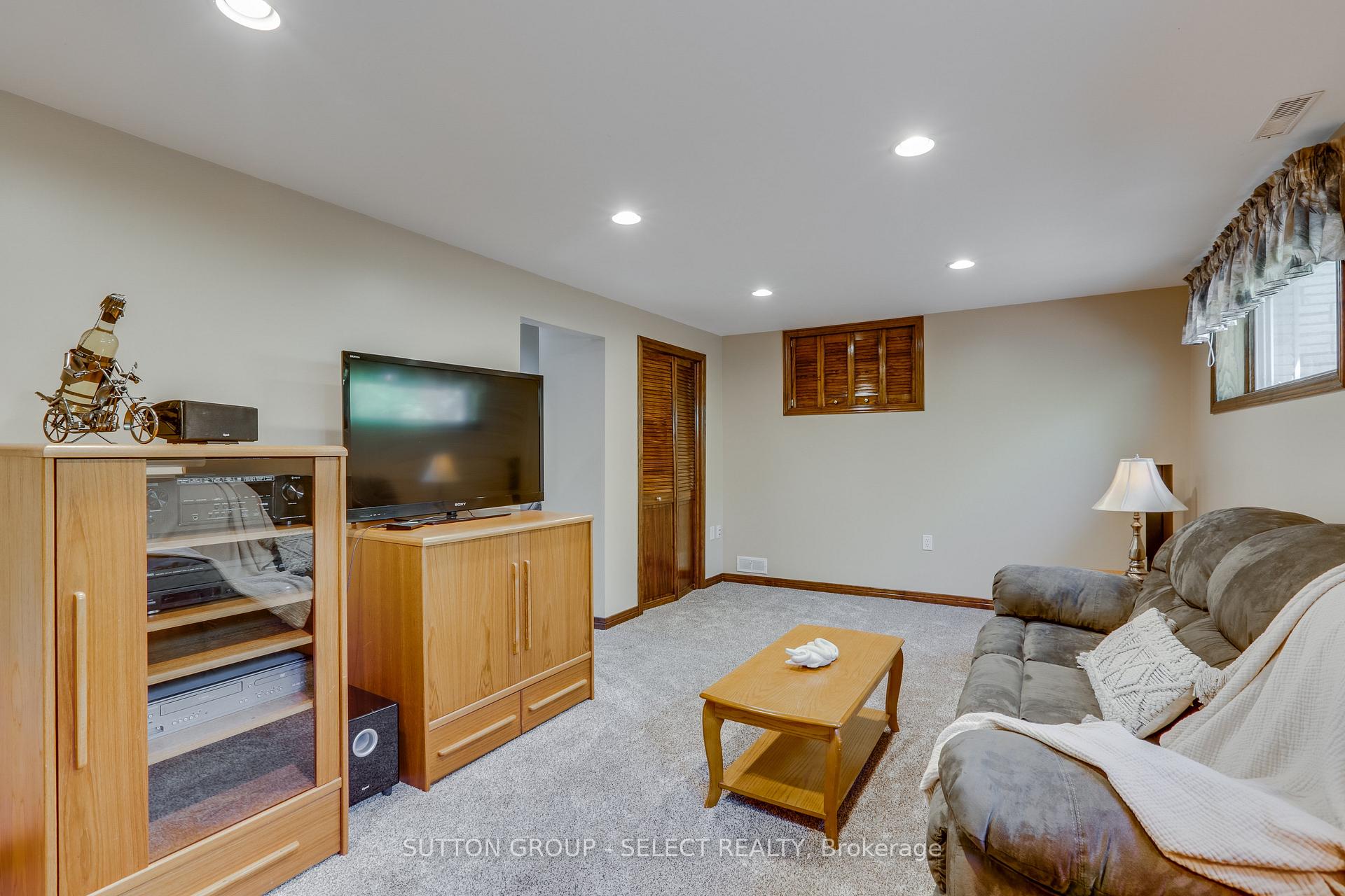 Photo 20 of 1054 Chippewa Drive, London, East D — HOMEH