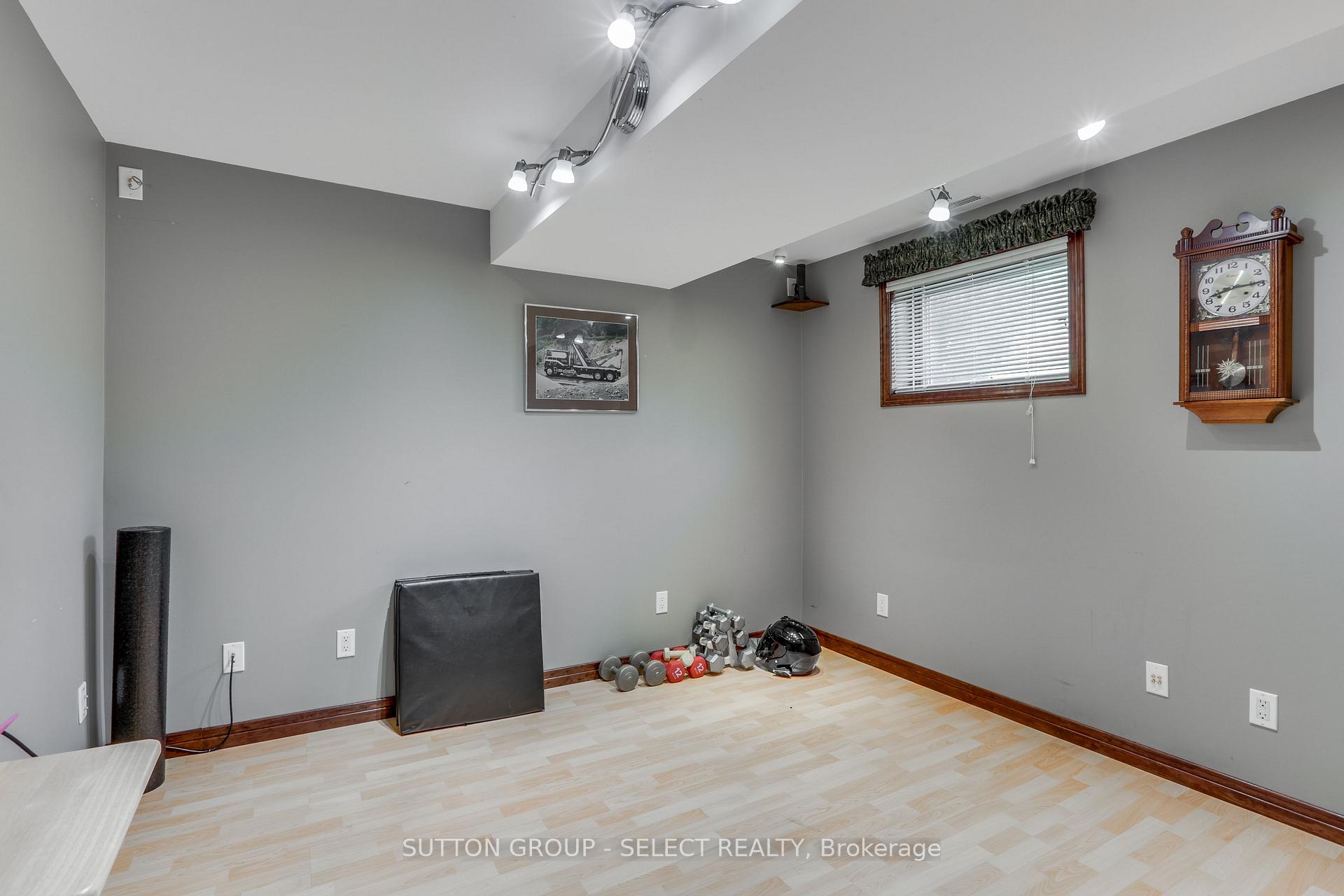 Photo 32 of 1054 Chippewa Drive, London, East D — HOMEH