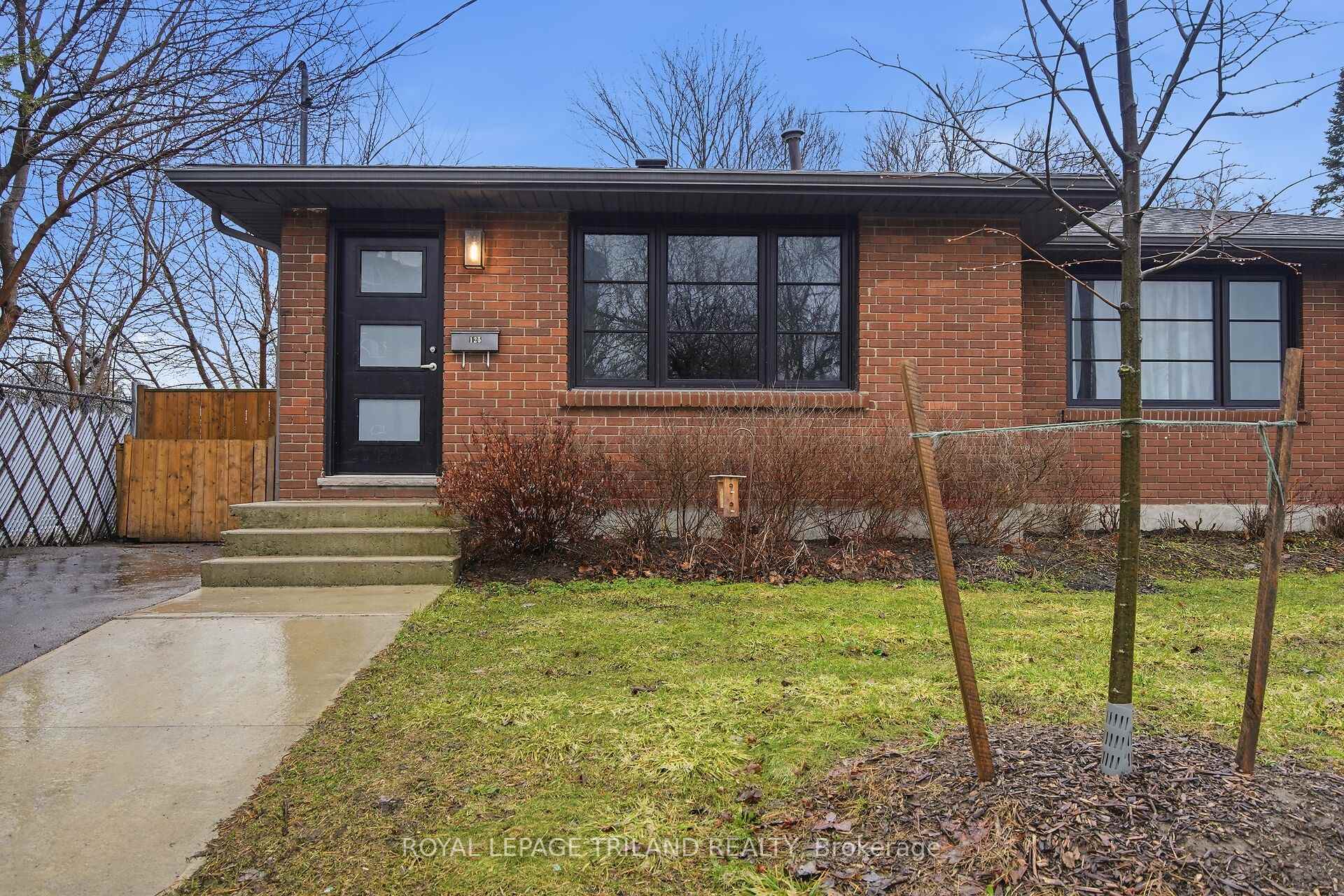 Front of 125 Connaught Avenue