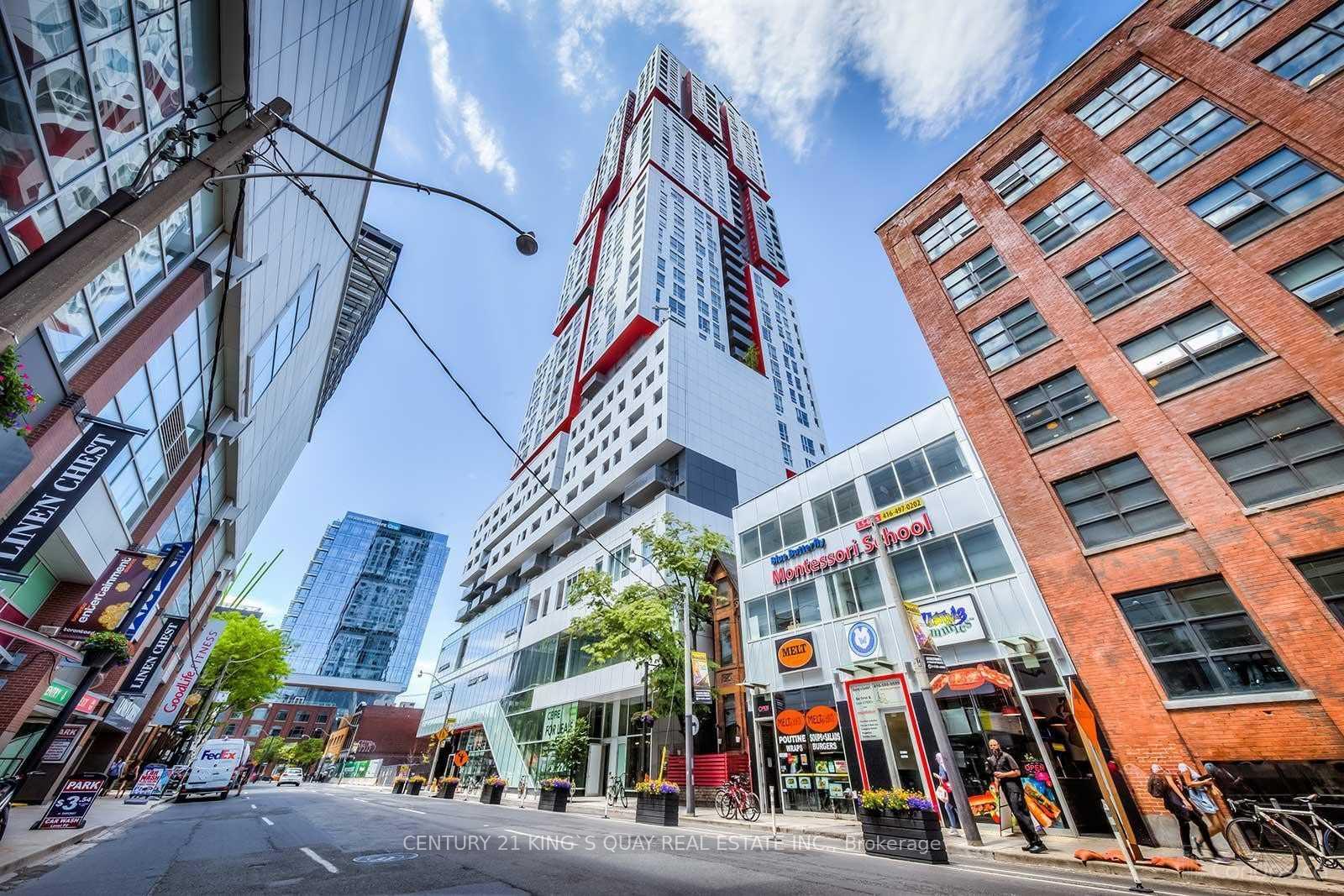 Front of Unit 1002, 318 Richmond Street W