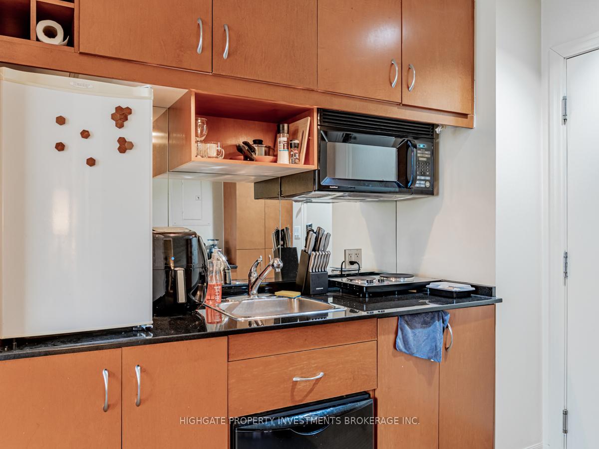 Photo 4 of Unit 2005, 1 King Street W, Toronto, Bay Street Corridor — HOMEH
