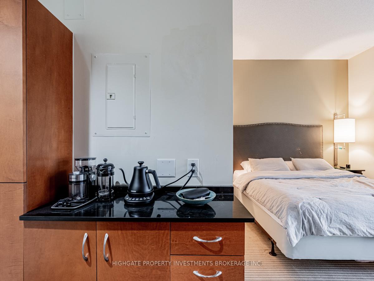 Photo 6 of Unit 2005, 1 King Street W, Toronto, Bay Street Corridor — HOMEH