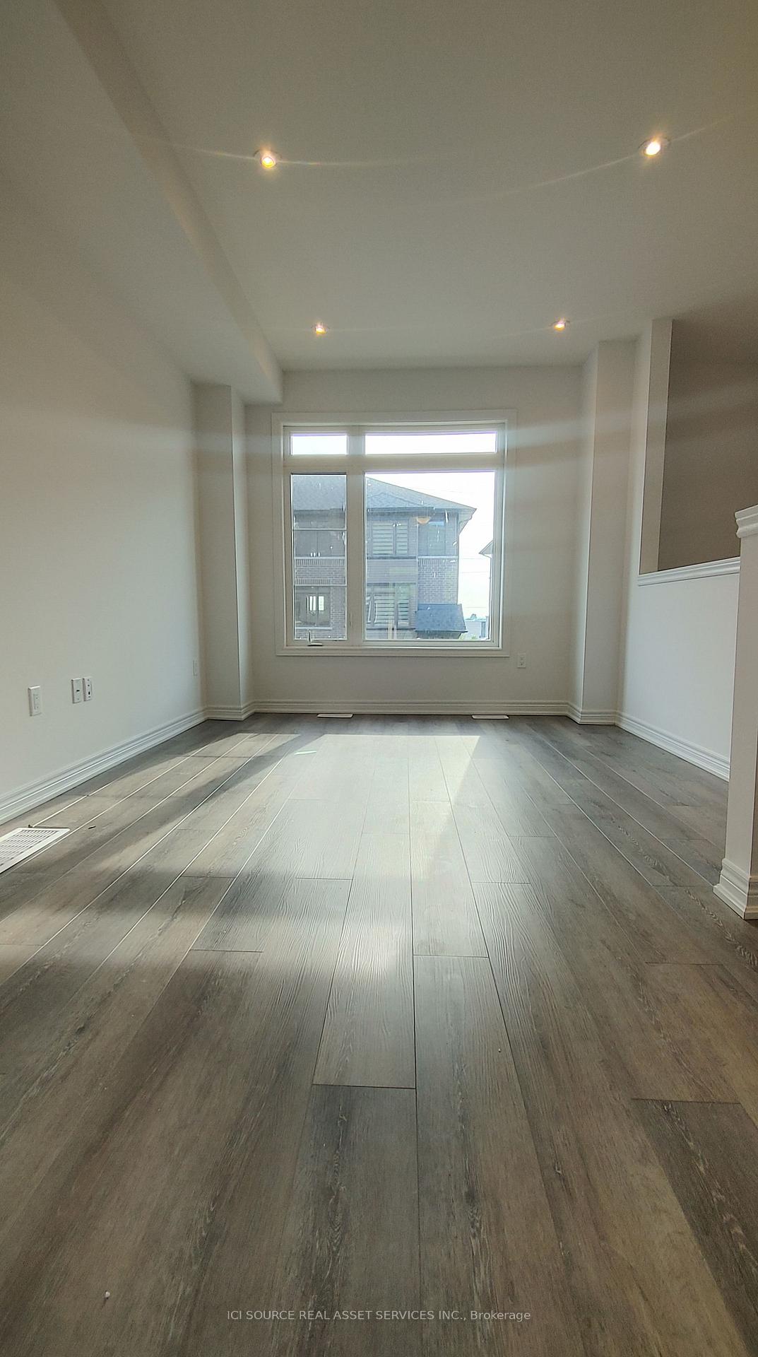 Photo 2 of Unit 65, 120 Court Drive, Brant, Paris — HOMEH