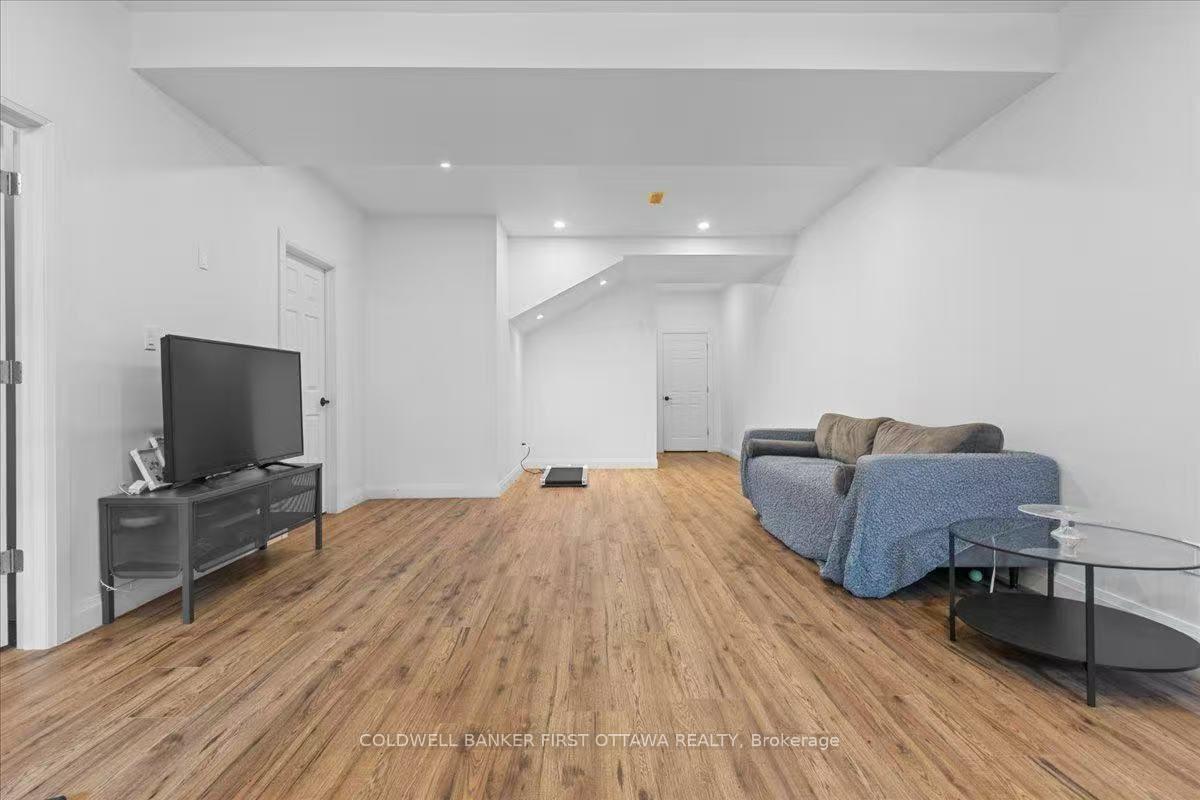 Photo 25 of 520 Pine Vista Drive E, Ottawa, Springridge/East Village — HOMEH