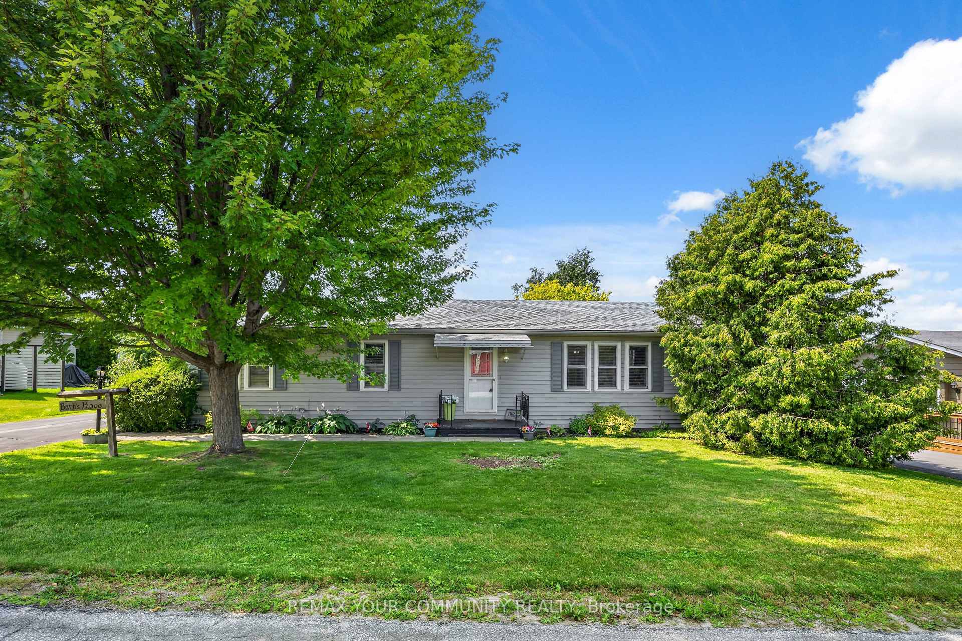 Photo 2 of 17 Kelsey Crescent, Georgina, Sutton & Jackson's Point — HOMEH