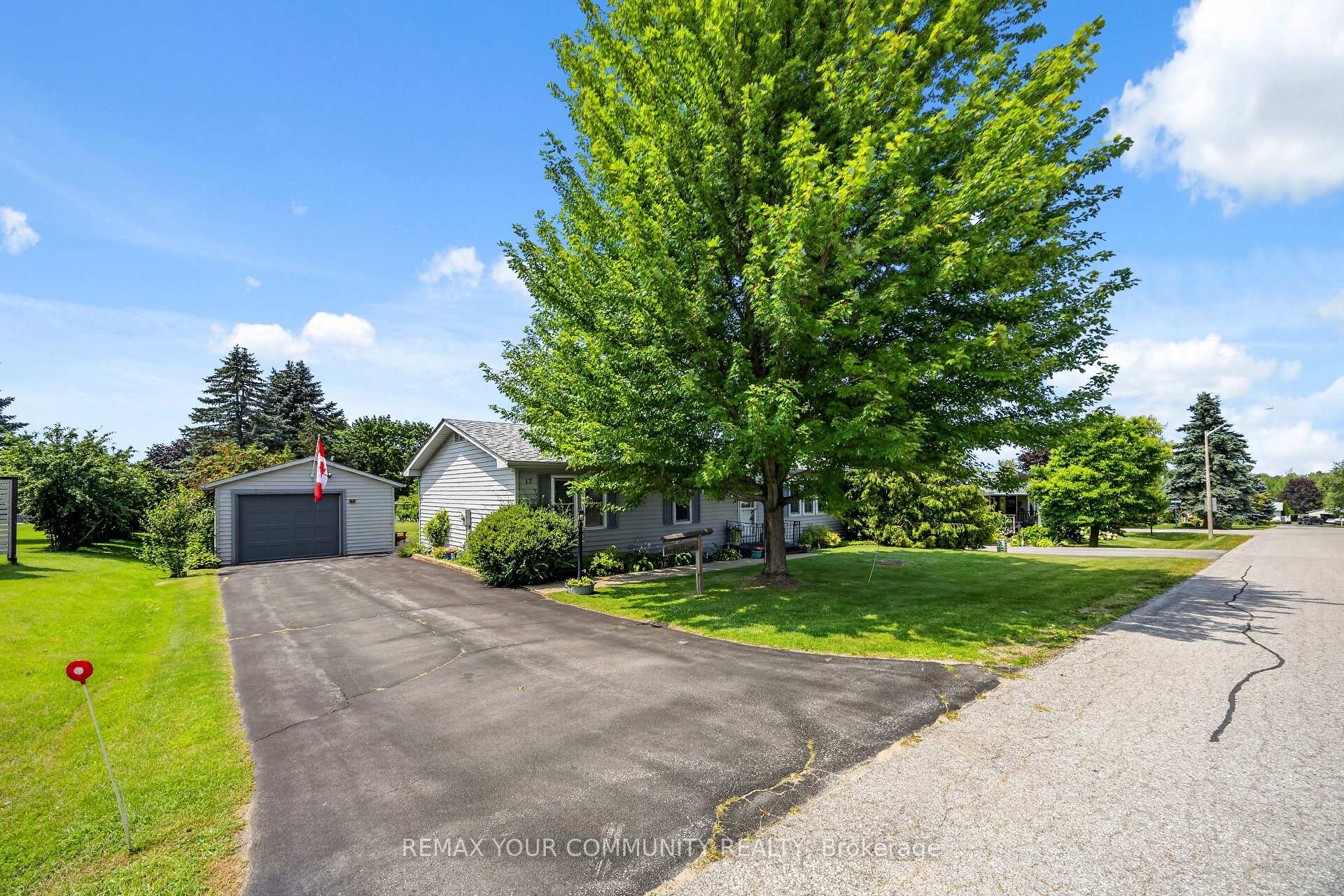 Photo 3 of 17 Kelsey Crescent, Georgina, Sutton & Jackson's Point — HOMEH