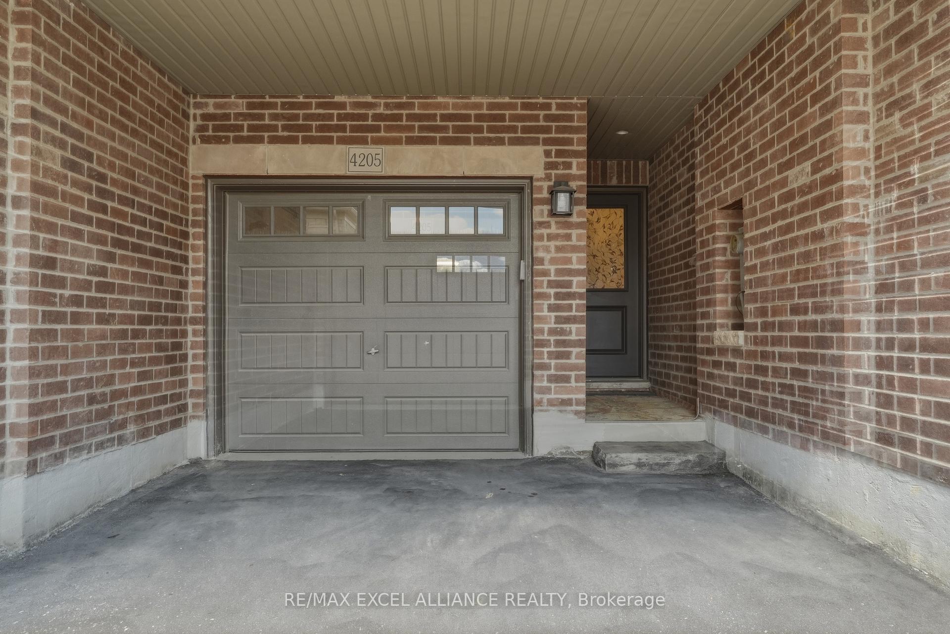 Photo 5 of 4205 Major Mackenzie Drive E, Markham, Angus Glen — HOMEH
