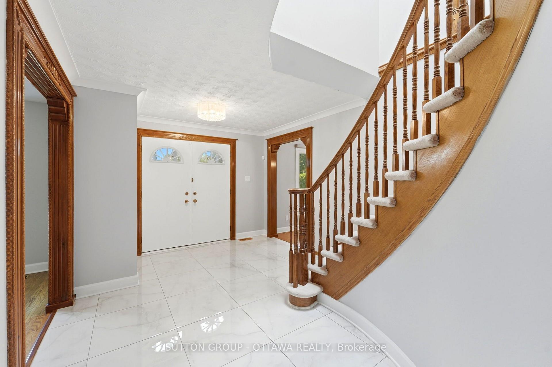 Photo 3 of 29 Chesswood Court, Ottawa, Pineglen/Country Place — HOMEH