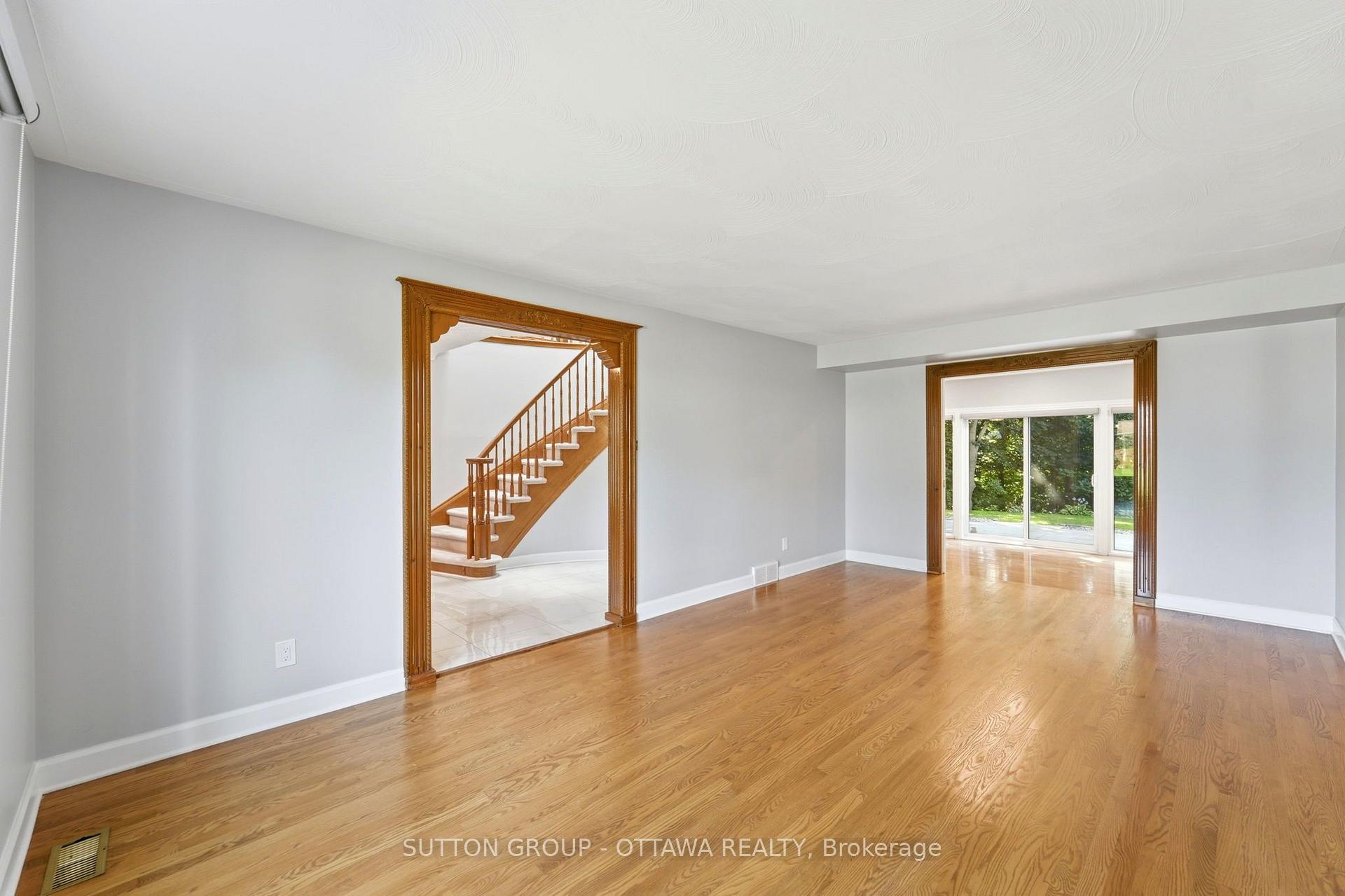 Photo 7 of 29 Chesswood Court, Ottawa, Pineglen/Country Place — HOMEH