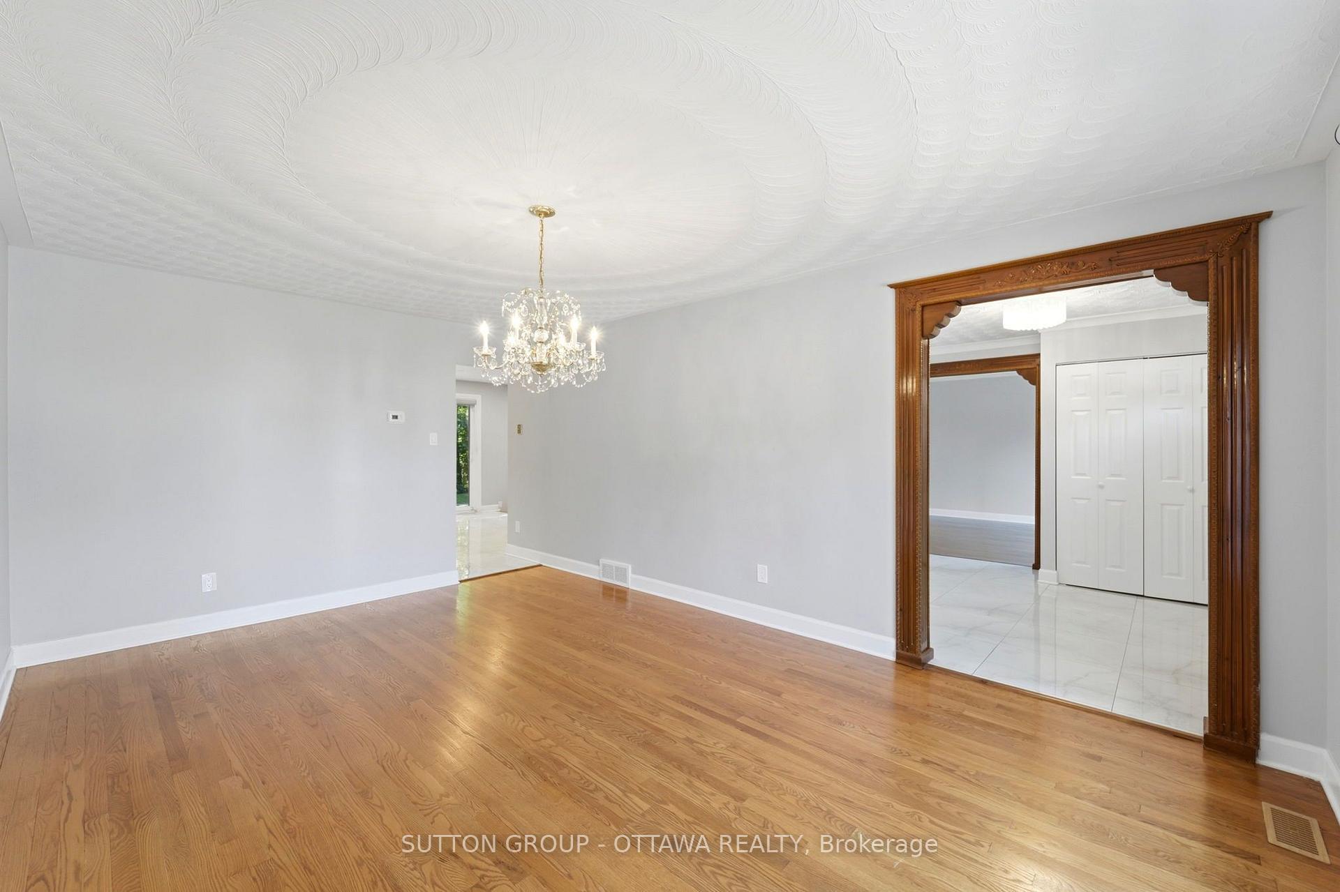 Photo 8 of 29 Chesswood Court, Ottawa, Pineglen/Country Place — HOMEH