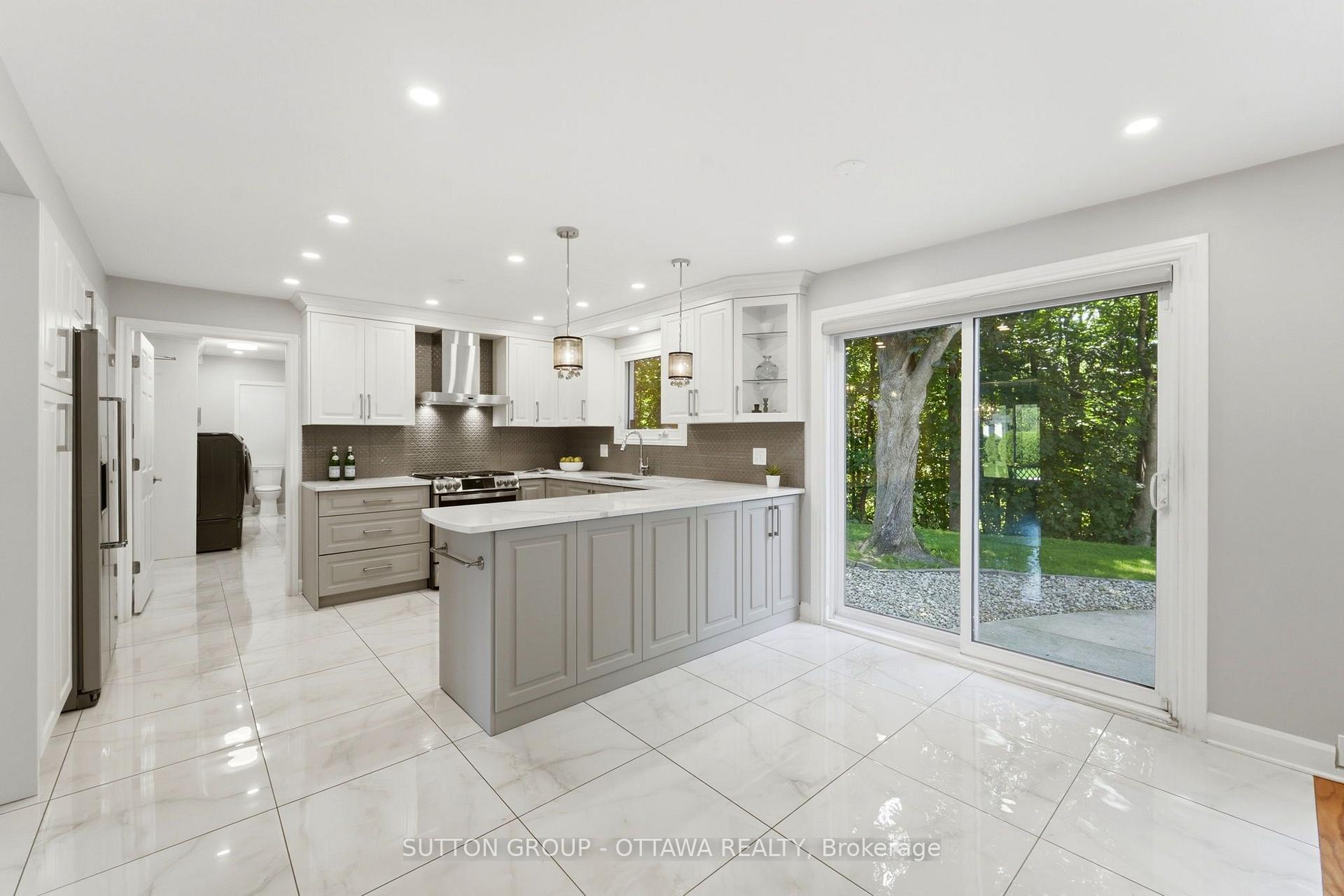 Photo 10 of 29 Chesswood Court, Ottawa, Pineglen/Country Place — HOMEH