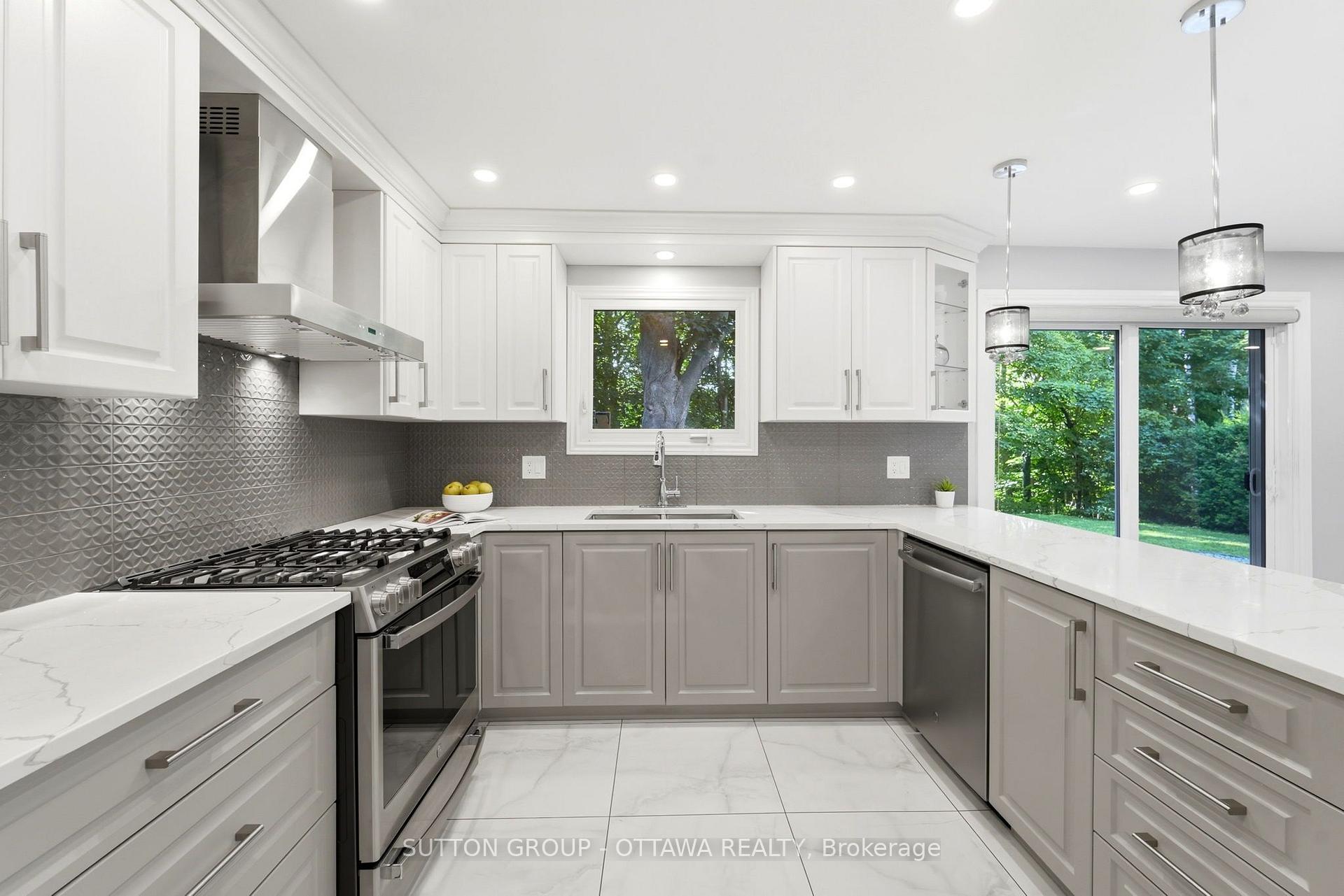 Photo 12 of 29 Chesswood Court, Ottawa, Pineglen/Country Place — HOMEH