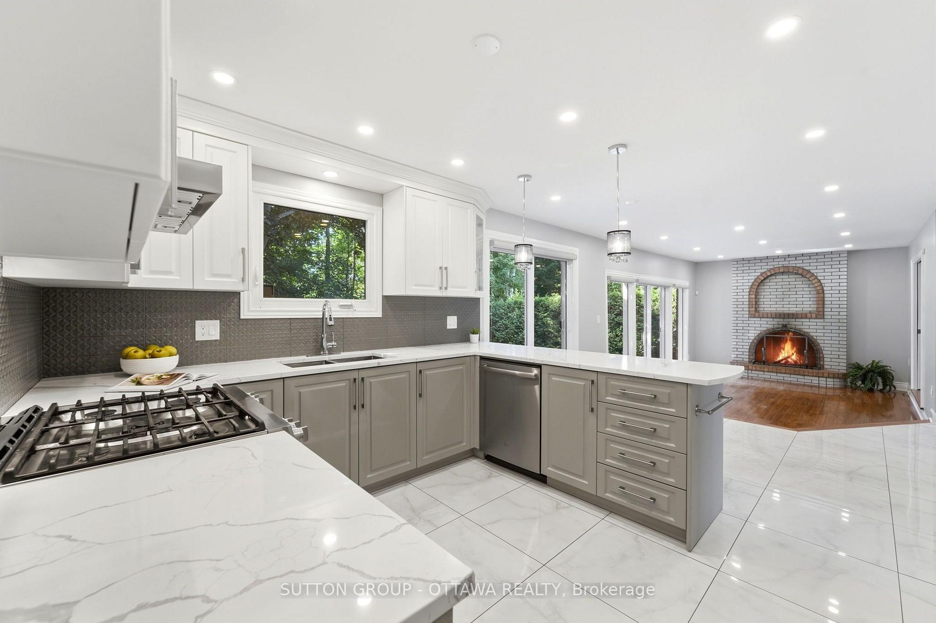 Photo 13 of 29 Chesswood Court, Ottawa, Pineglen/Country Place — HOMEH