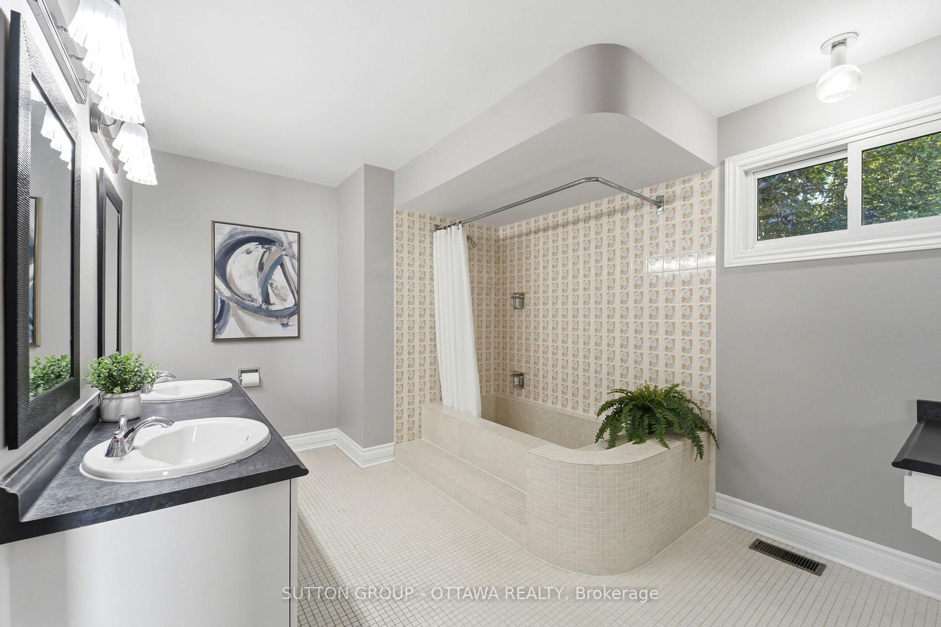Photo 27 of 29 Chesswood Court, Ottawa, Pineglen/Country Place — HOMEH