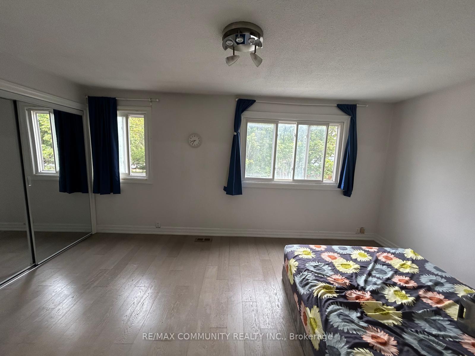 Photo 4 of 80 Raleigh Crescent S, Markham, Markville — HOMEH
