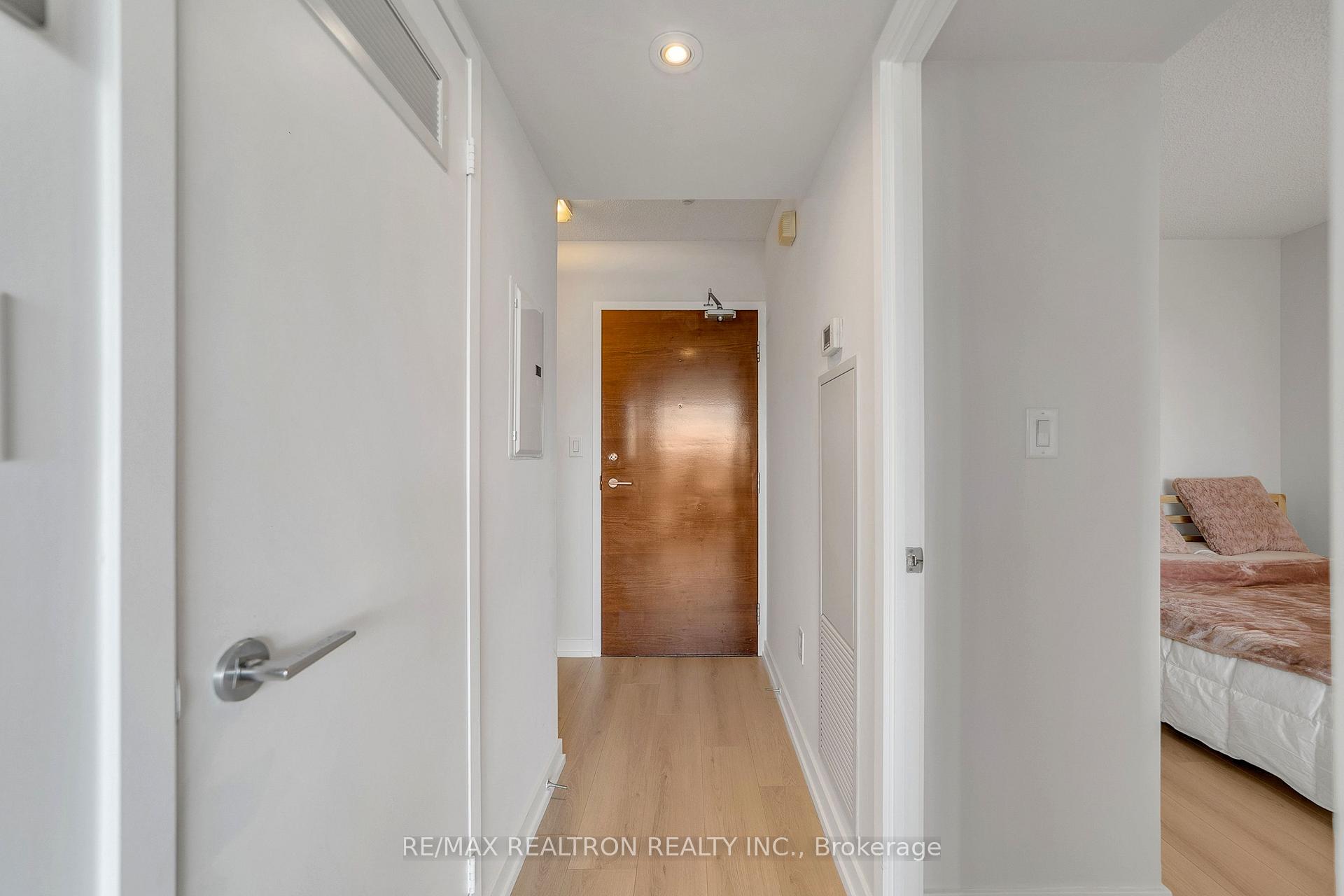 Photo 5 of Unit 711, 10 Capreol Court, Toronto, Waterfront Communities — HOMEH