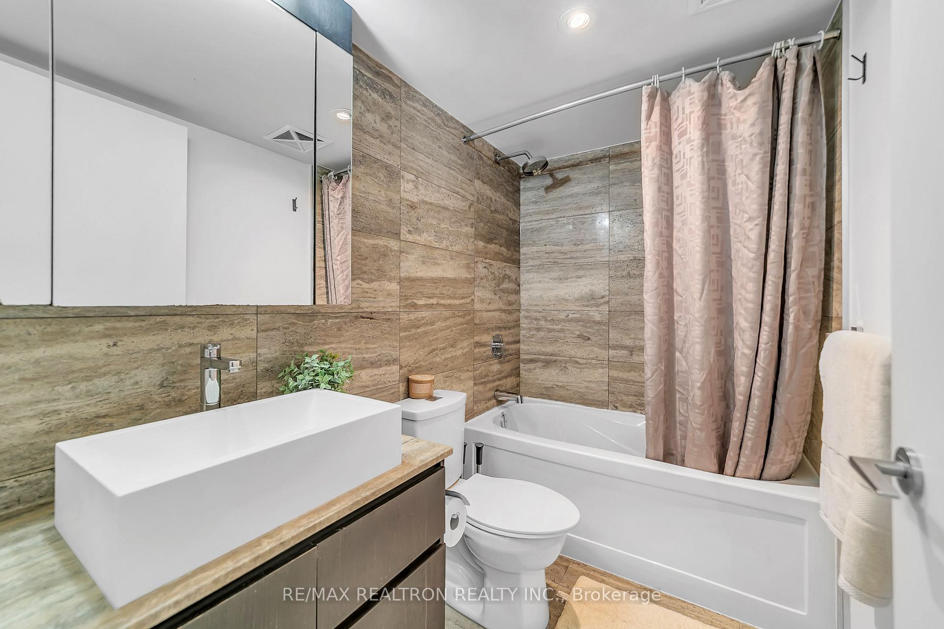 Photo 10 of Unit 711, 10 Capreol Court, Toronto, Waterfront Communities — HOMEH