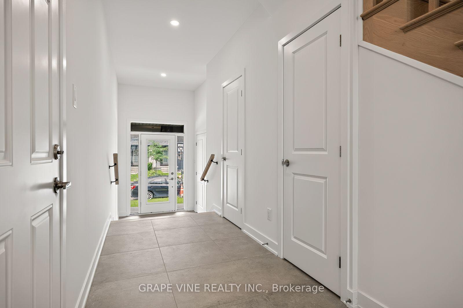Photo 4 of 239 Monticello Avenue, Ottawa, Kanata - Emerald Meadows/Trailwest — HOMEH