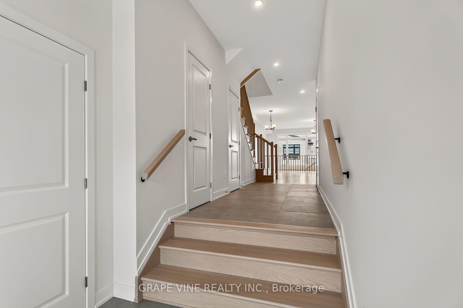 Photo 5 of 239 Monticello Avenue, Ottawa, Kanata - Emerald Meadows/Trailwest — HOMEH