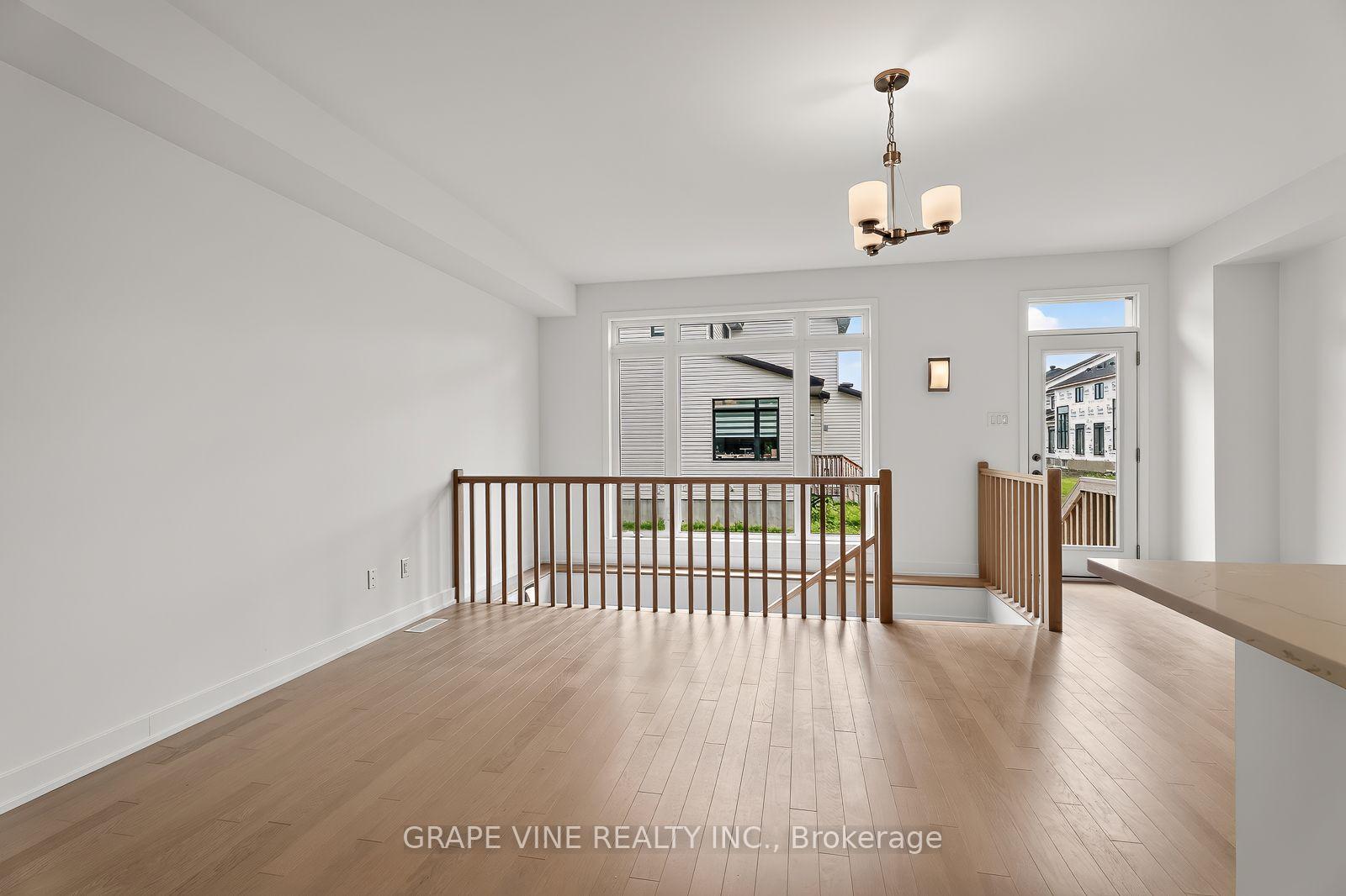 Photo 11 of 239 Monticello Avenue, Ottawa, Kanata - Emerald Meadows/Trailwest — HOMEH