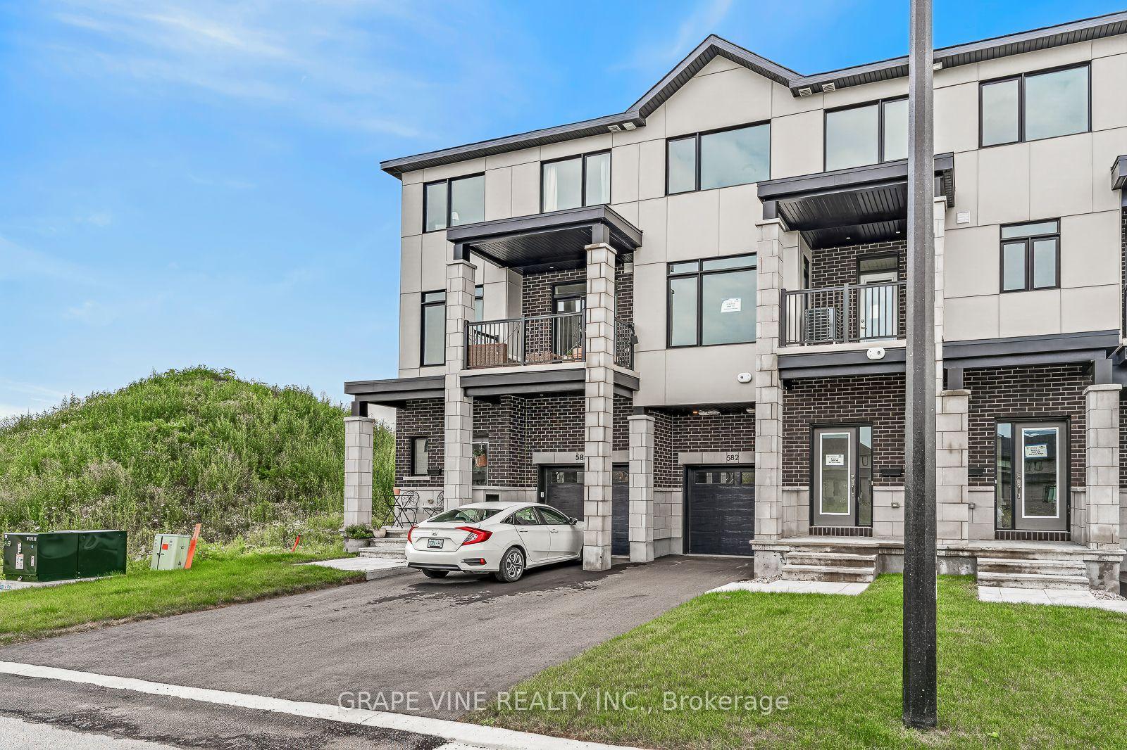 Photo 2 of 582 Arbia Ridge, Ottawa, Kanata - Emerald Meadows/Trailwest — HOMEH