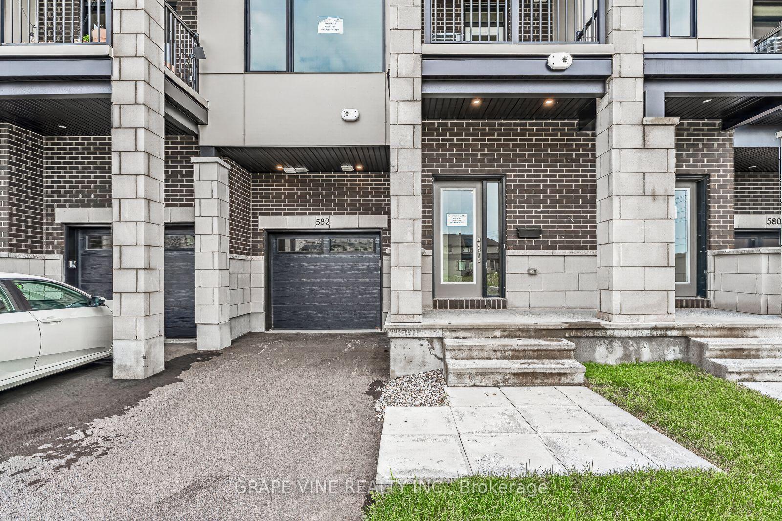 Photo 3 of 582 Arbia Ridge, Ottawa, Kanata - Emerald Meadows/Trailwest — HOMEH