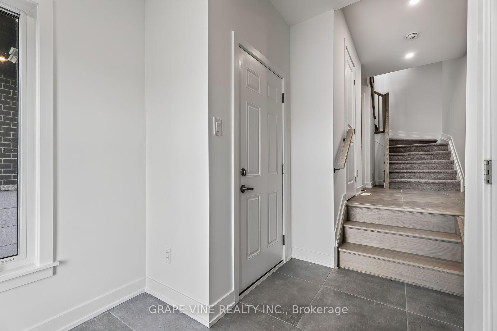 Photo 4 of 582 Arbia Ridge, Ottawa, Kanata - Emerald Meadows/Trailwest — HOMEH