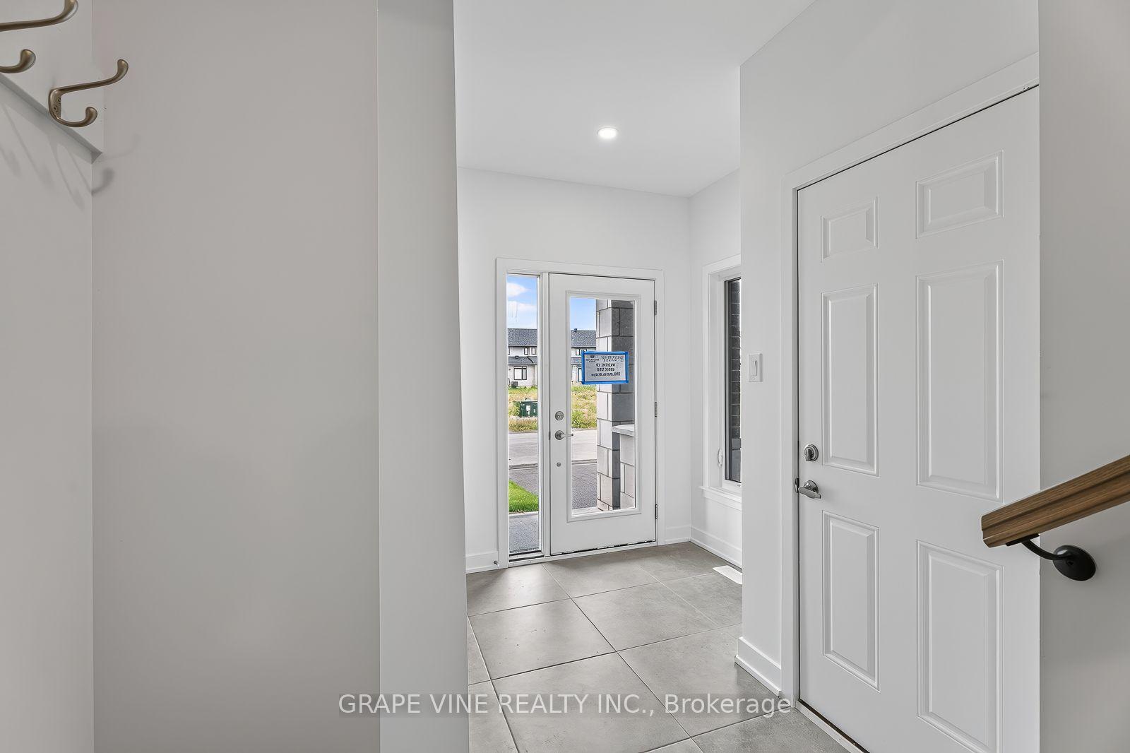 Photo 5 of 582 Arbia Ridge, Ottawa, Kanata - Emerald Meadows/Trailwest — HOMEH