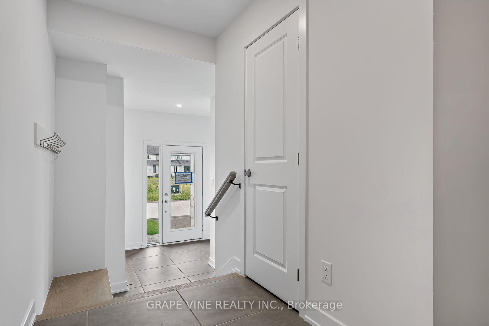 Photo 8 of 582 Arbia Ridge, Ottawa, Kanata - Emerald Meadows/Trailwest — HOMEH