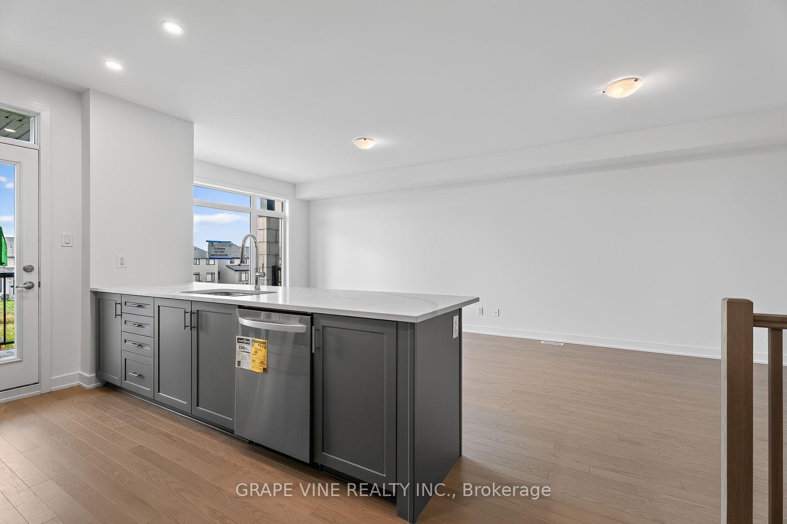 Photo 9 of 582 Arbia Ridge, Ottawa, Kanata - Emerald Meadows/Trailwest — HOMEH
