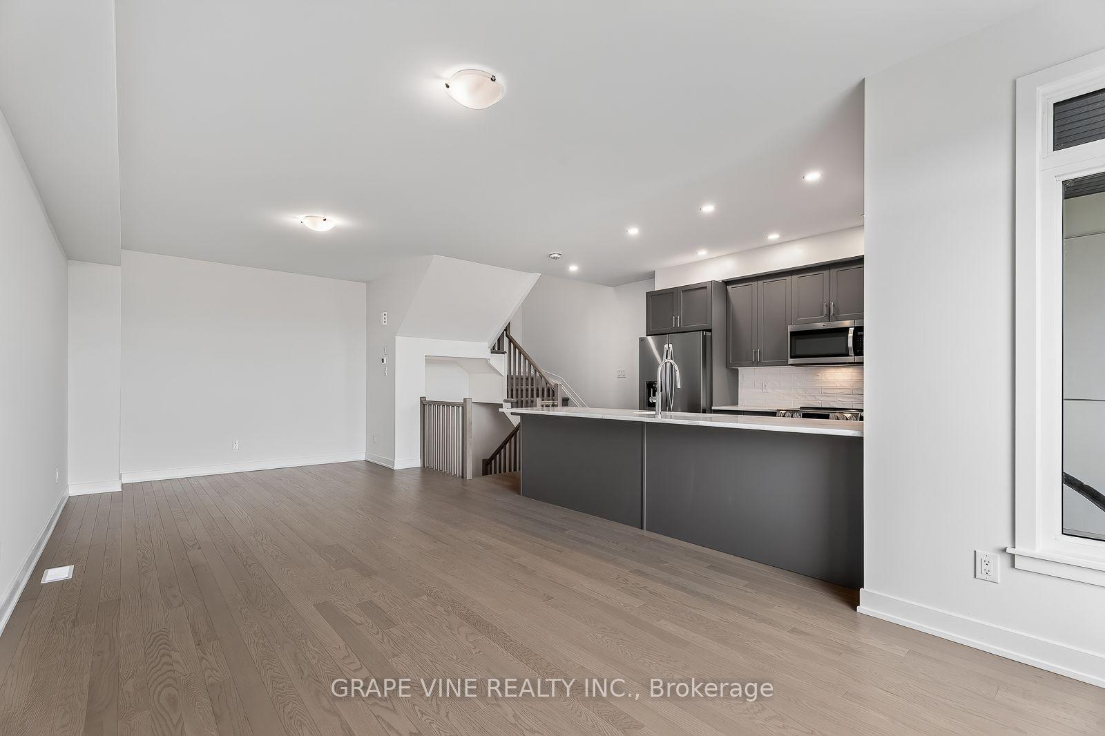 Photo 13 of 582 Arbia Ridge, Ottawa, Kanata - Emerald Meadows/Trailwest — HOMEH