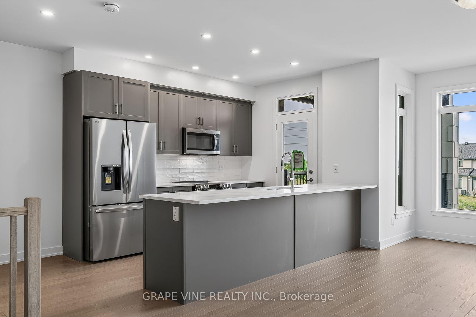 Photo 15 of 582 Arbia Ridge, Ottawa, Kanata - Emerald Meadows/Trailwest — HOMEH