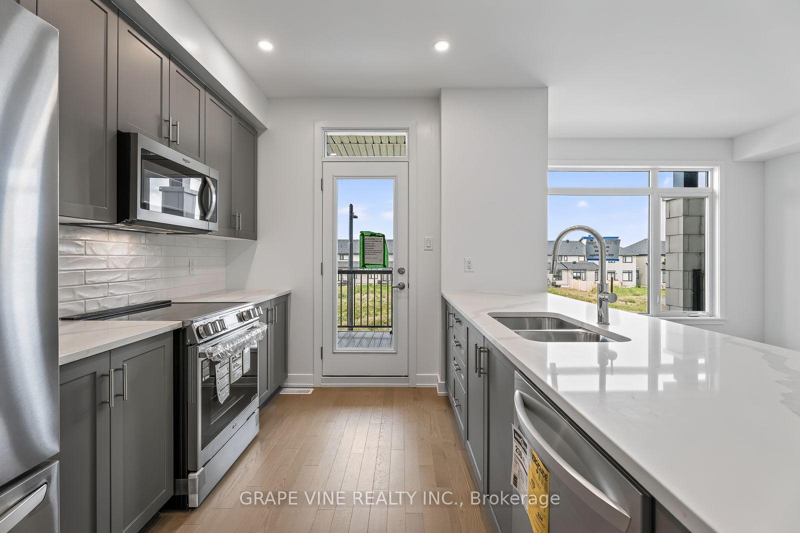 Photo 16 of 582 Arbia Ridge, Ottawa, Kanata - Emerald Meadows/Trailwest — HOMEH