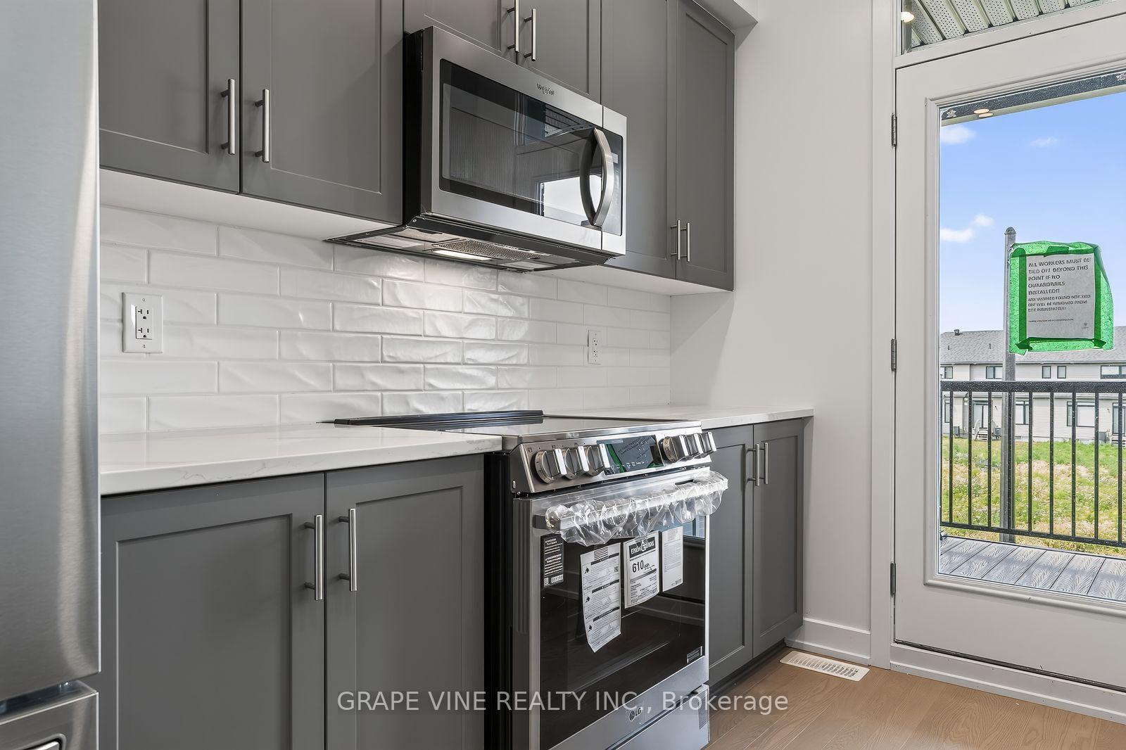Photo 17 of 582 Arbia Ridge, Ottawa, Kanata - Emerald Meadows/Trailwest — HOMEH