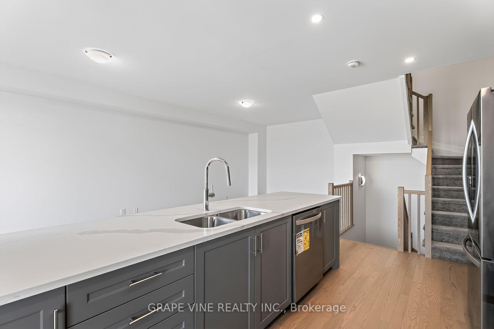 Photo 18 of 582 Arbia Ridge, Ottawa, Kanata - Emerald Meadows/Trailwest — HOMEH