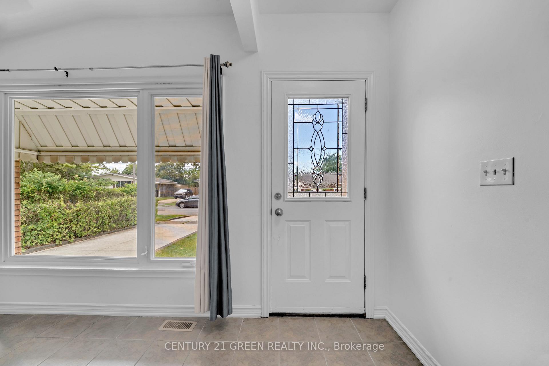 Photo 4 of 7340 Wilson Crescent, Niagara Falls, Oldfield — HOMEH