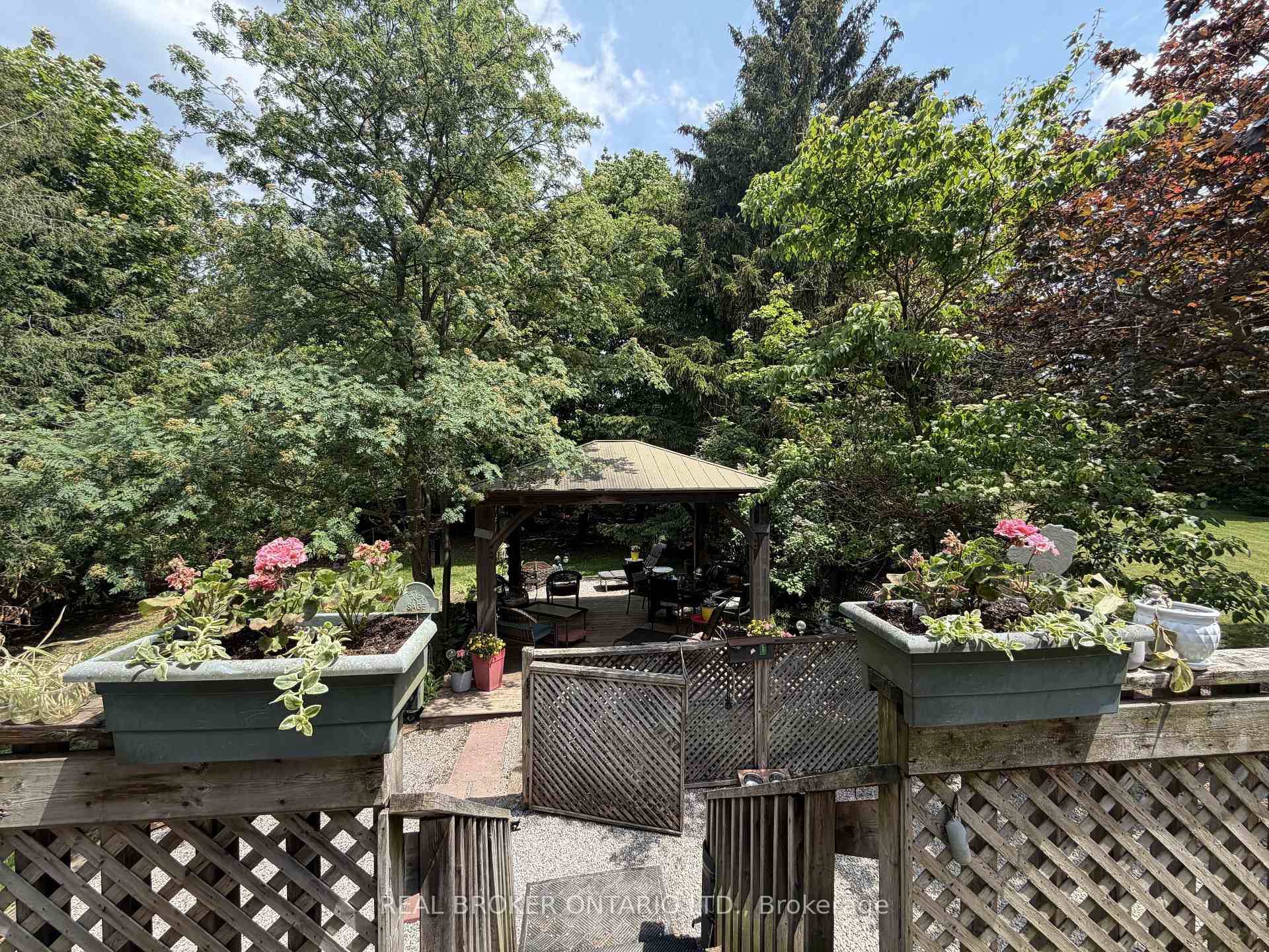 Photo 2 of 215 Mary Anne Drive, Barrie, Painswick North — HOMEH