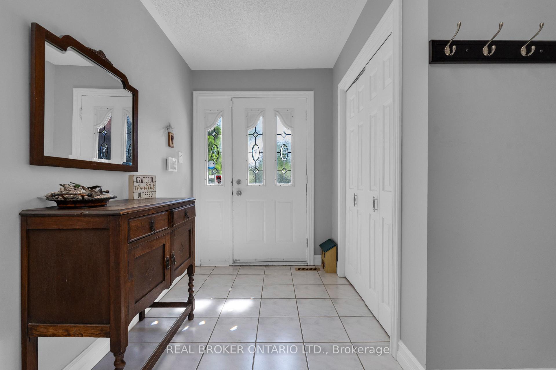 Photo 8 of 215 Mary Anne Drive, Barrie, Painswick North — HOMEH