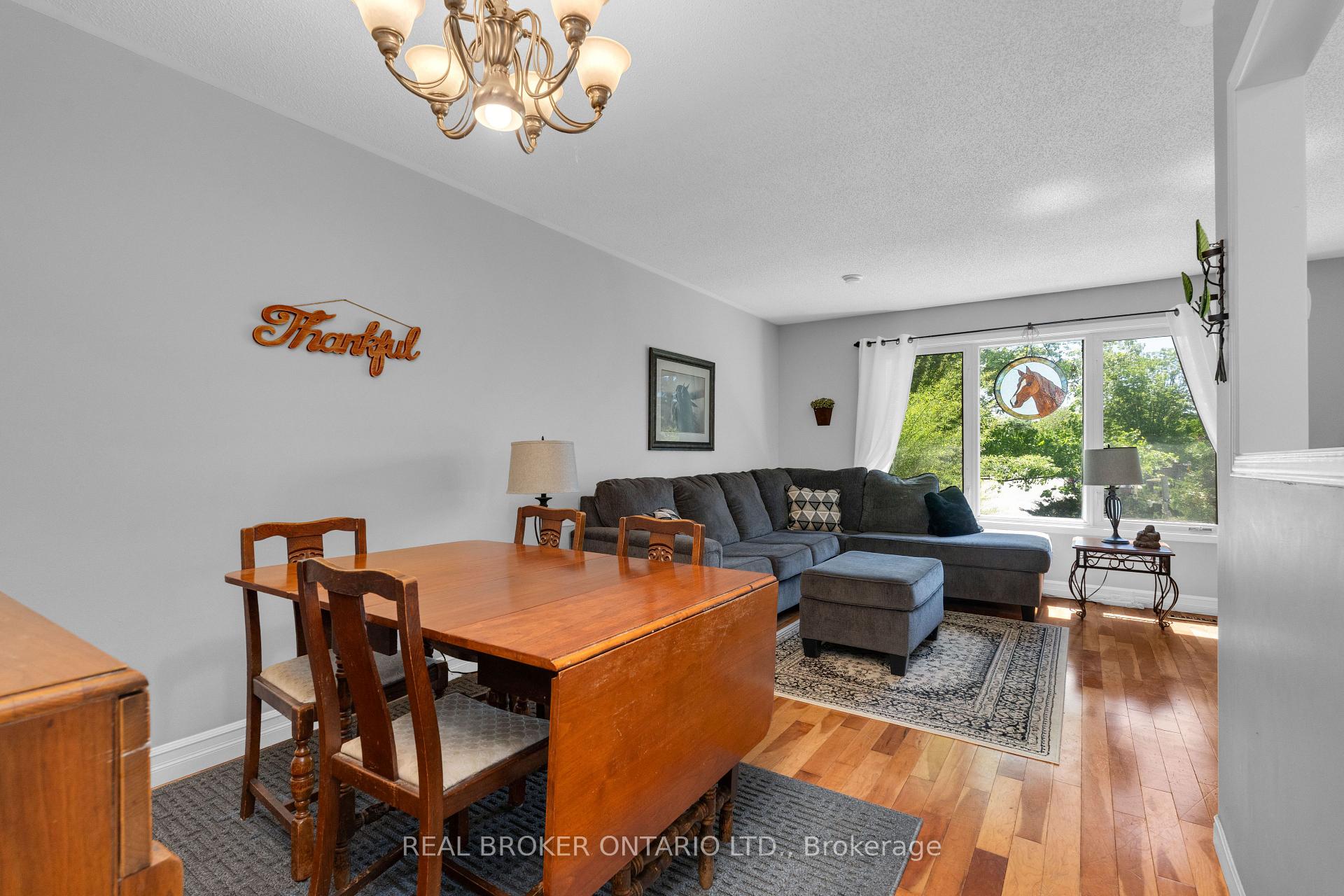 Photo 9 of 215 Mary Anne Drive, Barrie, Painswick North — HOMEH