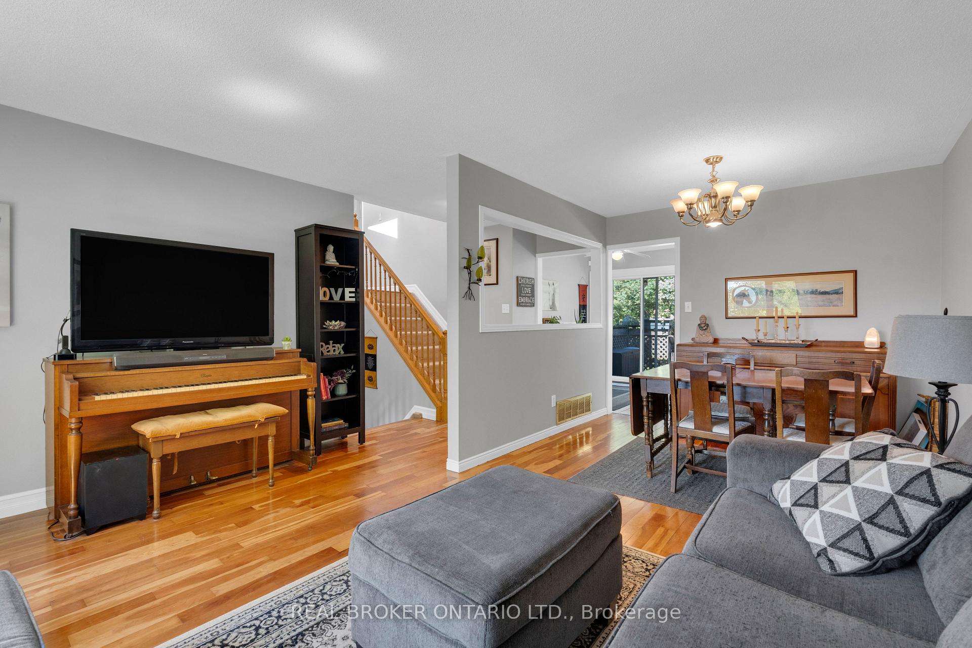 Photo 11 of 215 Mary Anne Drive, Barrie, Painswick North — HOMEH
