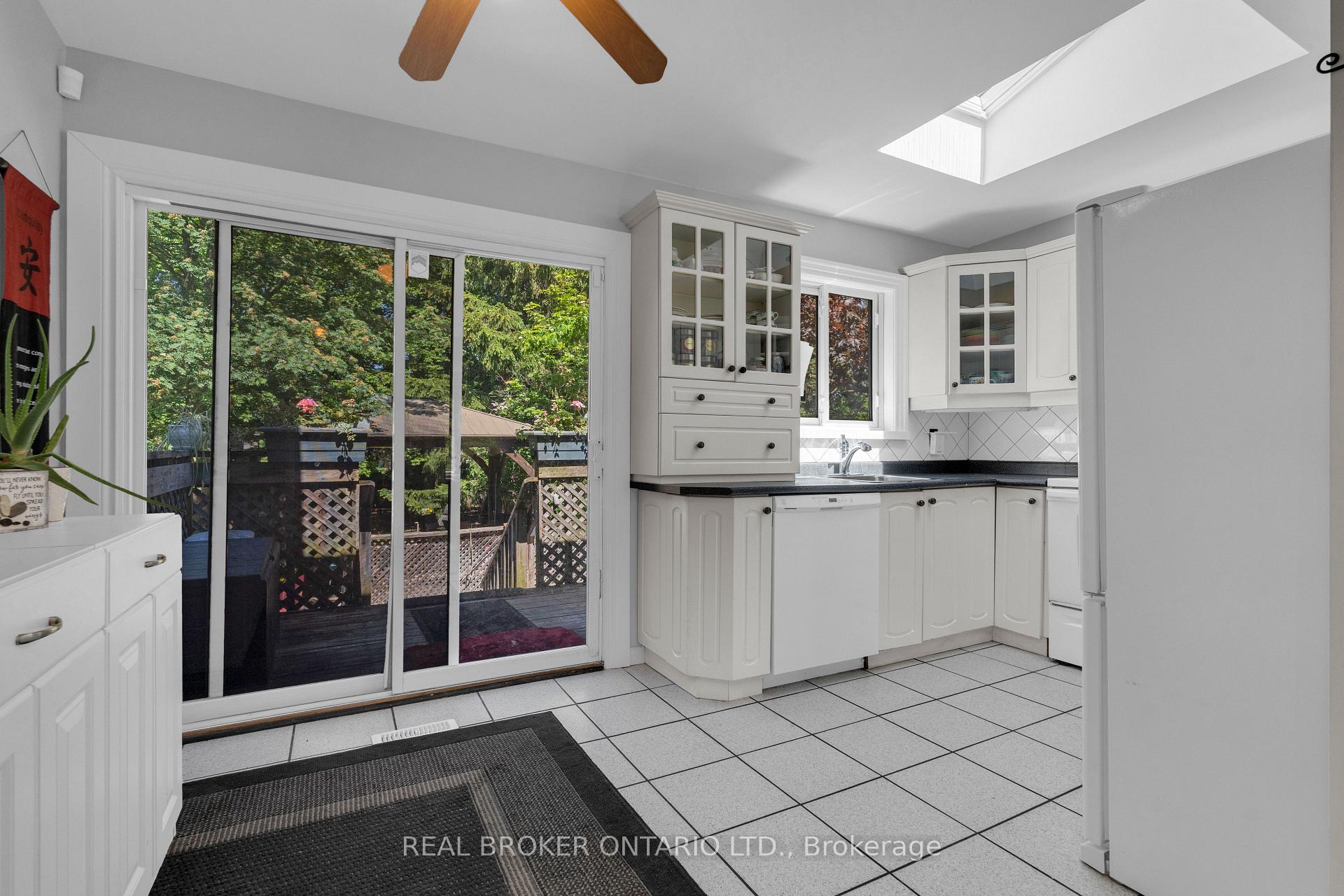 Photo 13 of 215 Mary Anne Drive, Barrie, Painswick North — HOMEH