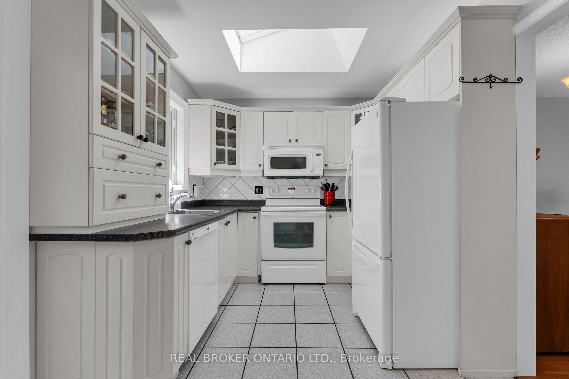 Photo 15 of 215 Mary Anne Drive, Barrie, Painswick North — HOMEH
