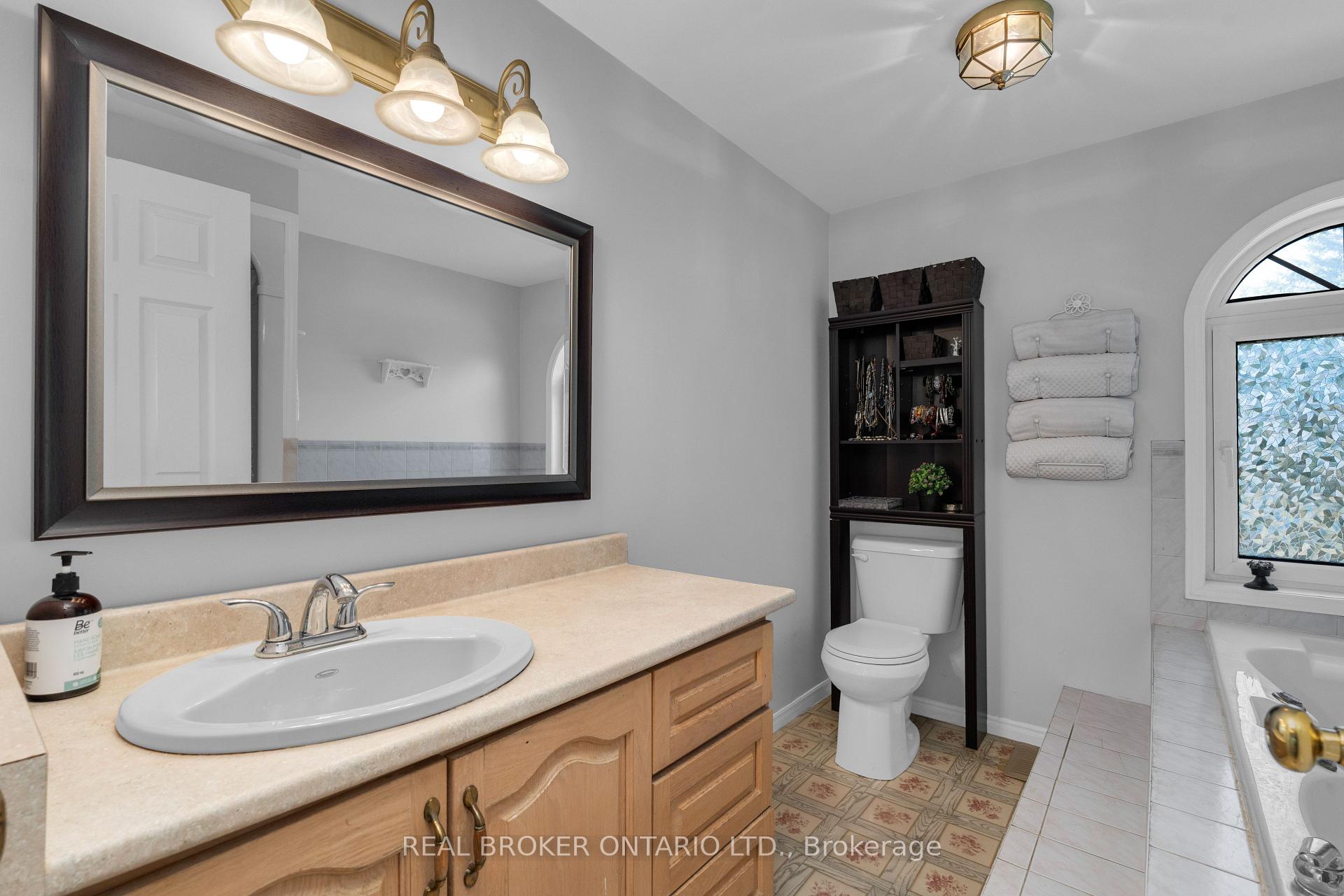 Photo 32 of 215 Mary Anne Drive, Barrie, Painswick North — HOMEH