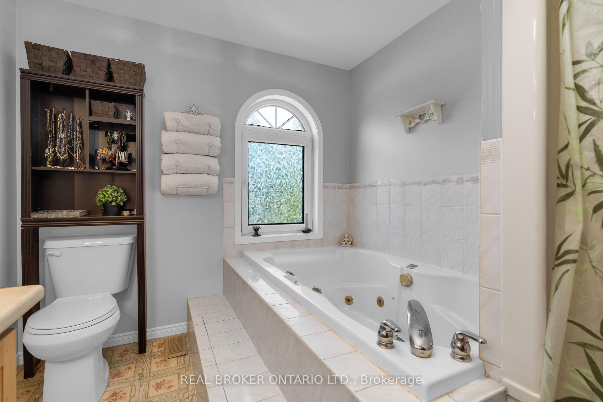 Photo 33 of 215 Mary Anne Drive, Barrie, Painswick North — HOMEH
