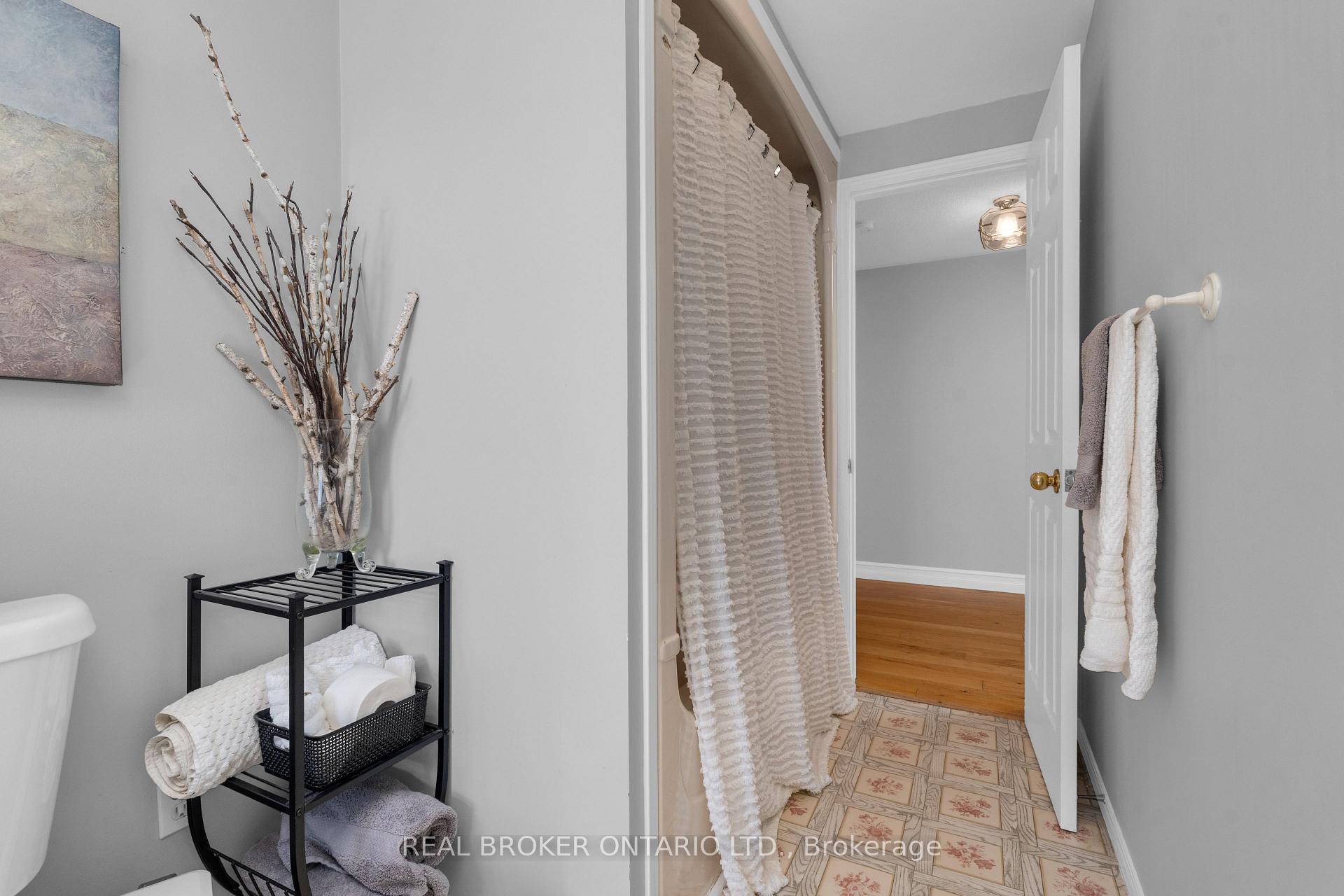 Photo 38 of 215 Mary Anne Drive, Barrie, Painswick North — HOMEH