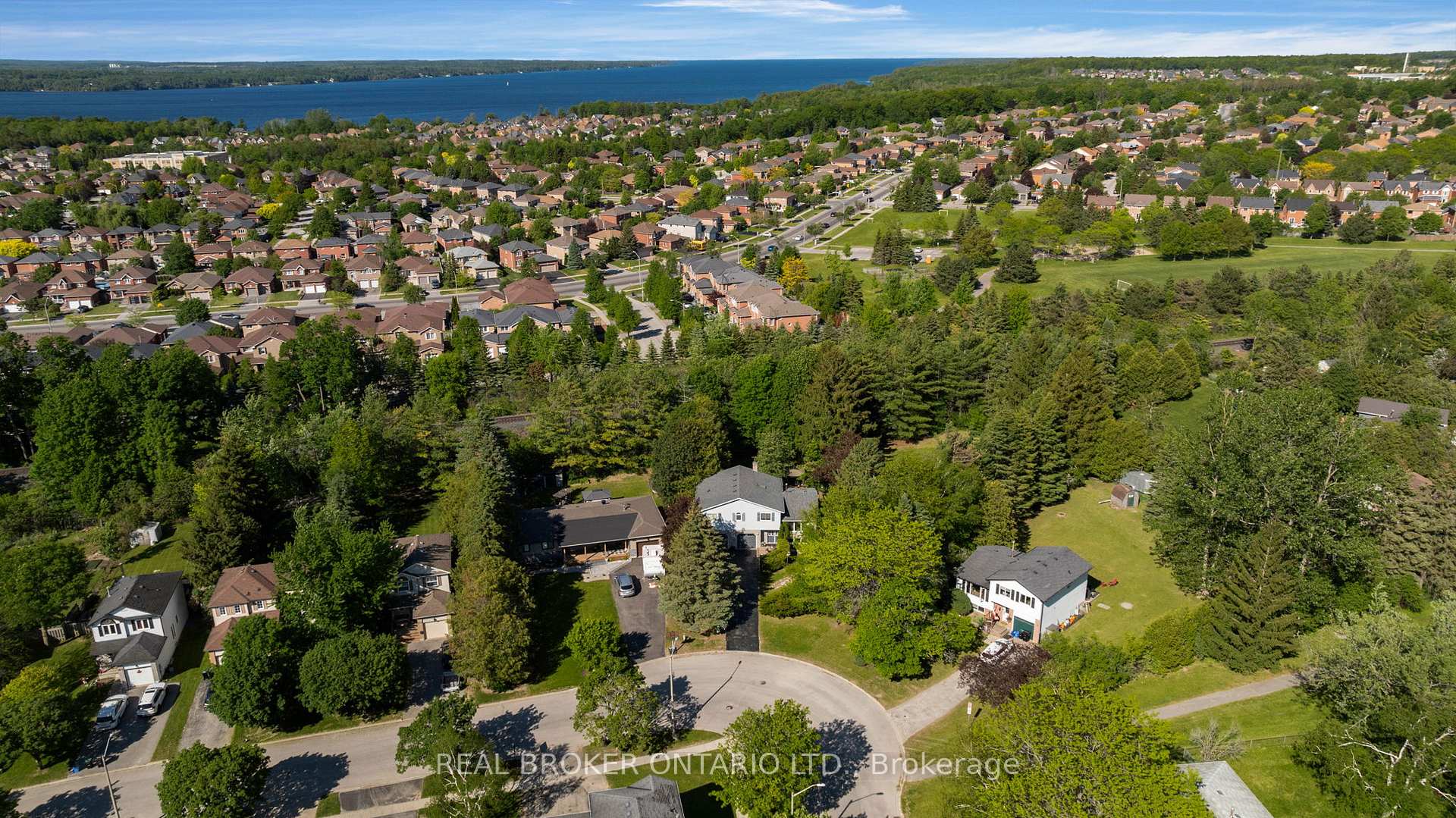 Photo 48 of 215 Mary Anne Drive, Barrie, Painswick North — HOMEH