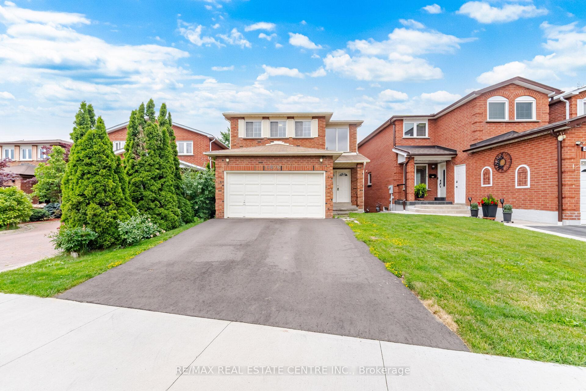 Photo 2 of 4676 Owl Circle, Mississauga, Hurontario — HOMEH