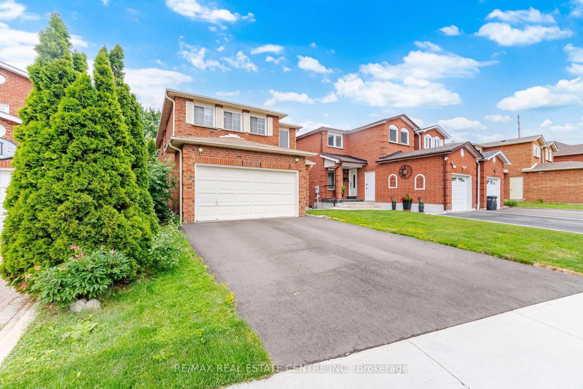 Photo 4 of 4676 Owl Circle, Mississauga, Hurontario — HOMEH