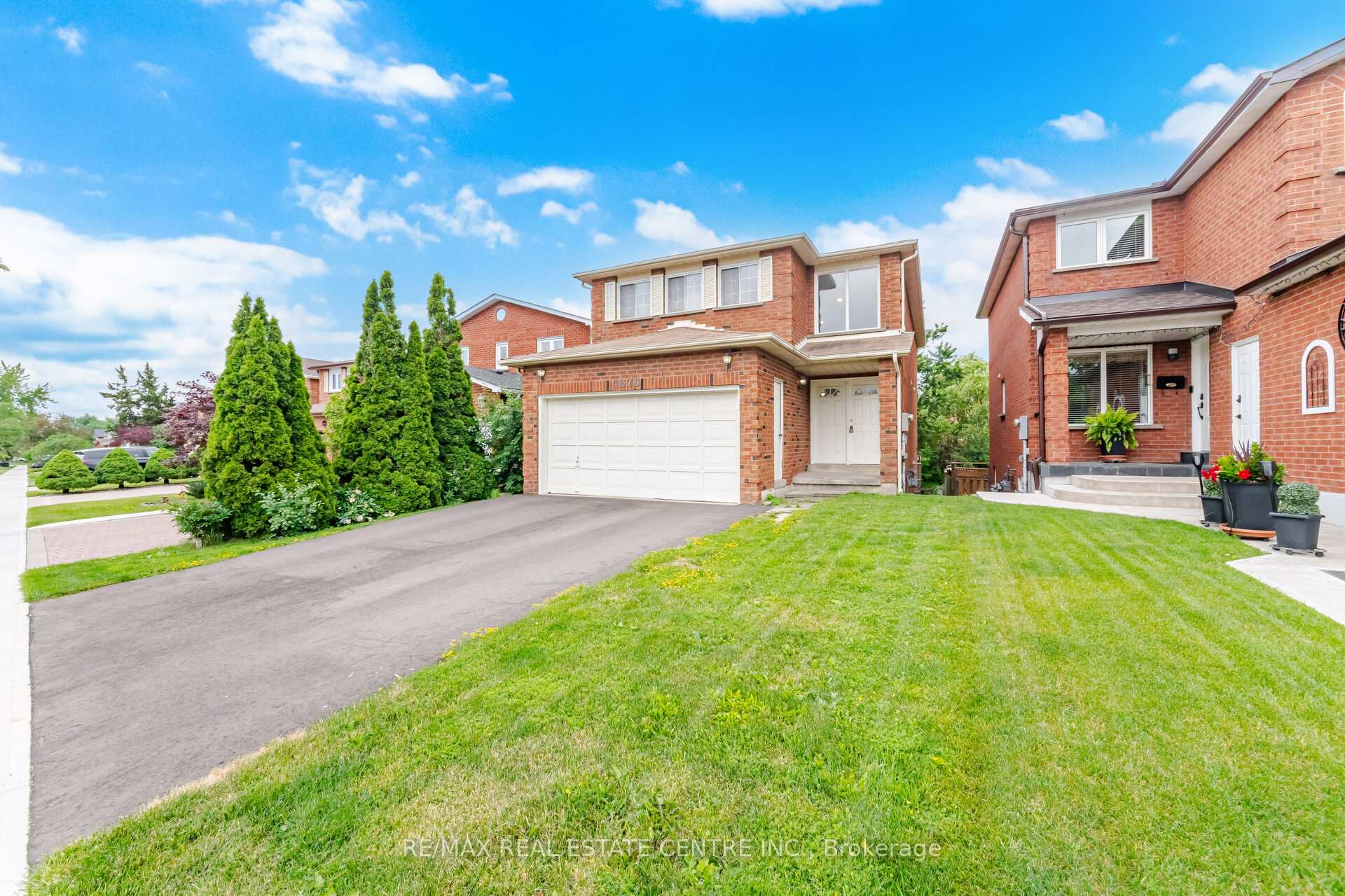 Photo 5 of 4676 Owl Circle, Mississauga, Hurontario — HOMEH