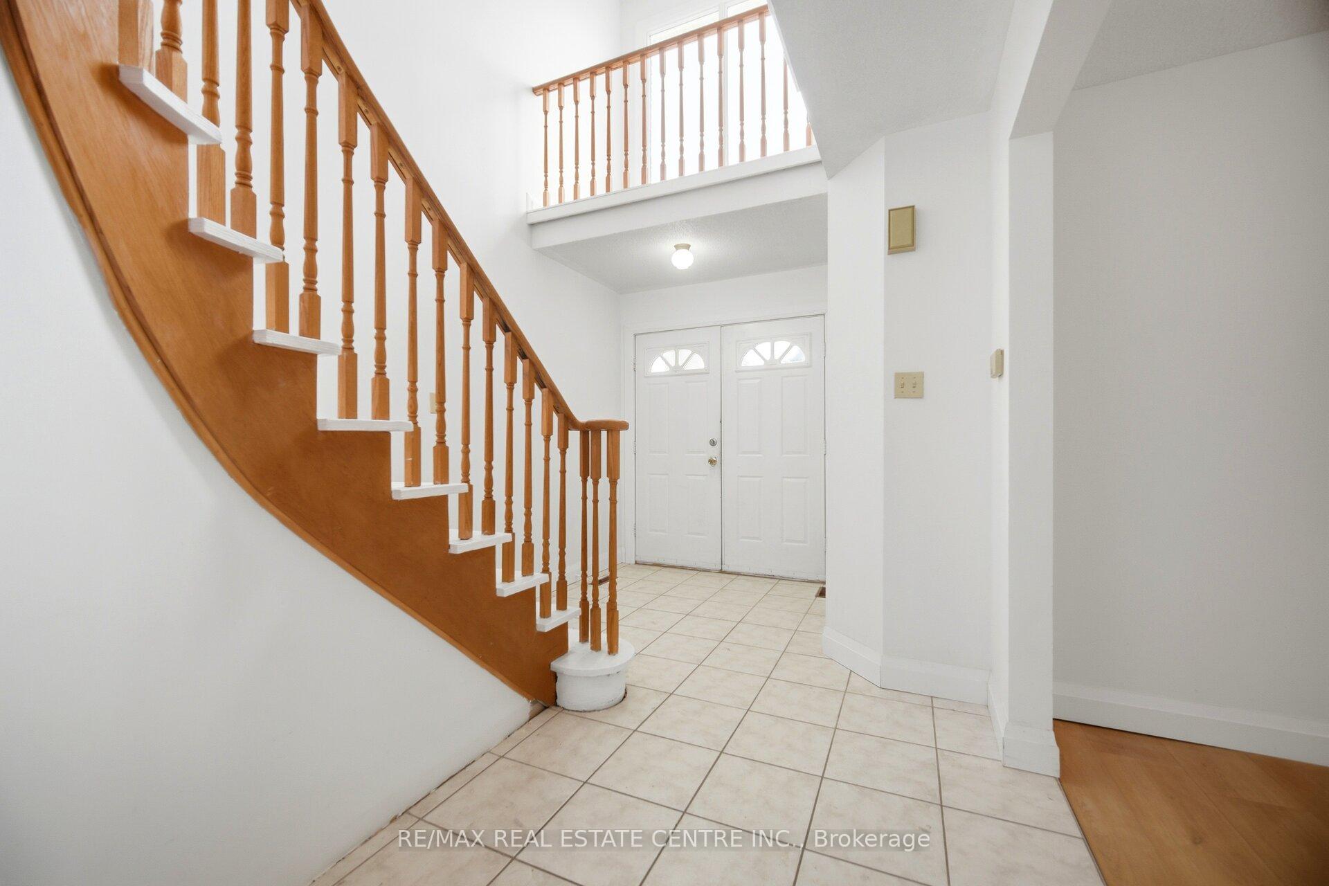 Photo 9 of 4676 Owl Circle, Mississauga, Hurontario — HOMEH